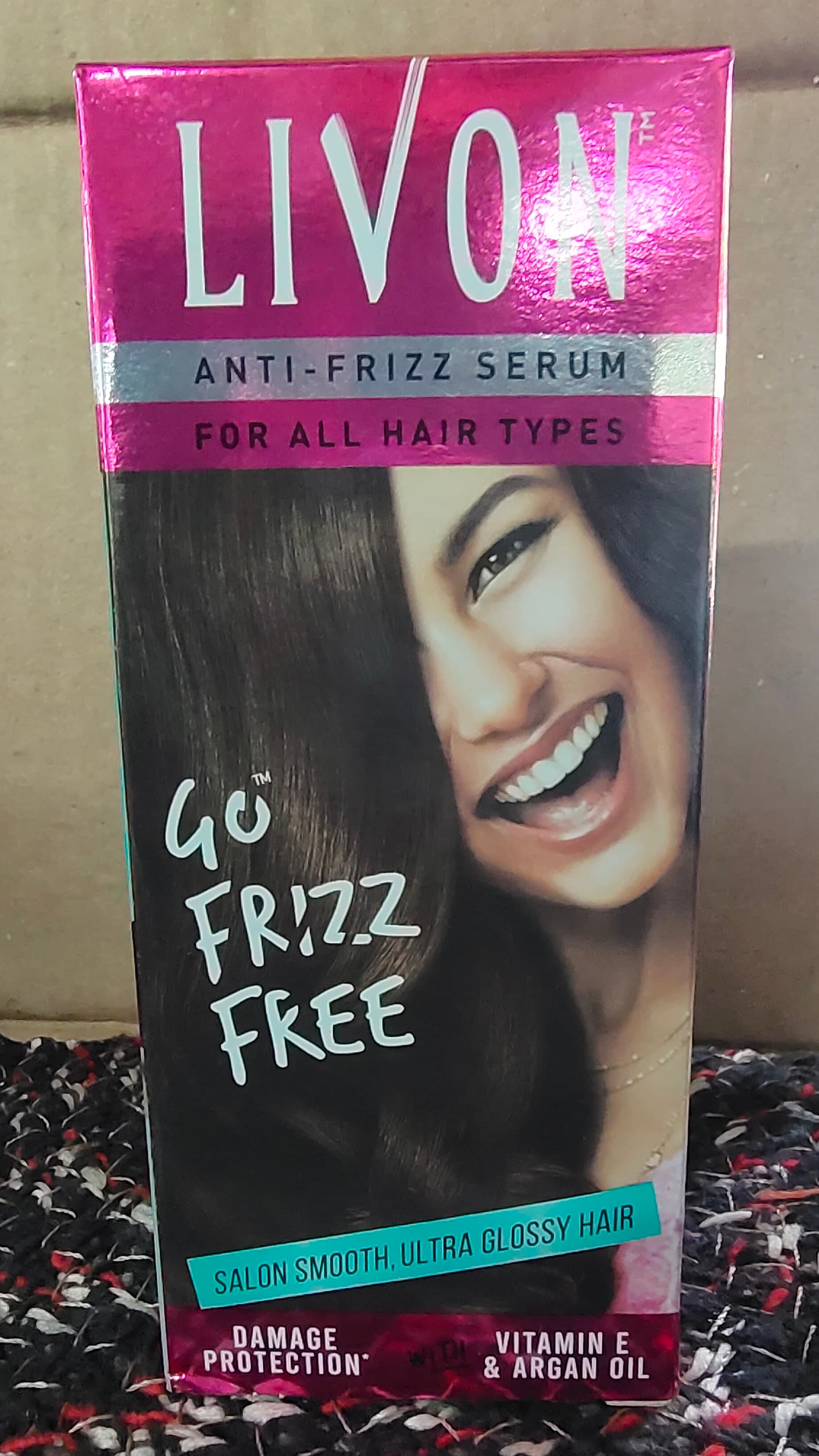 Livon anti frizz serum for all hair types