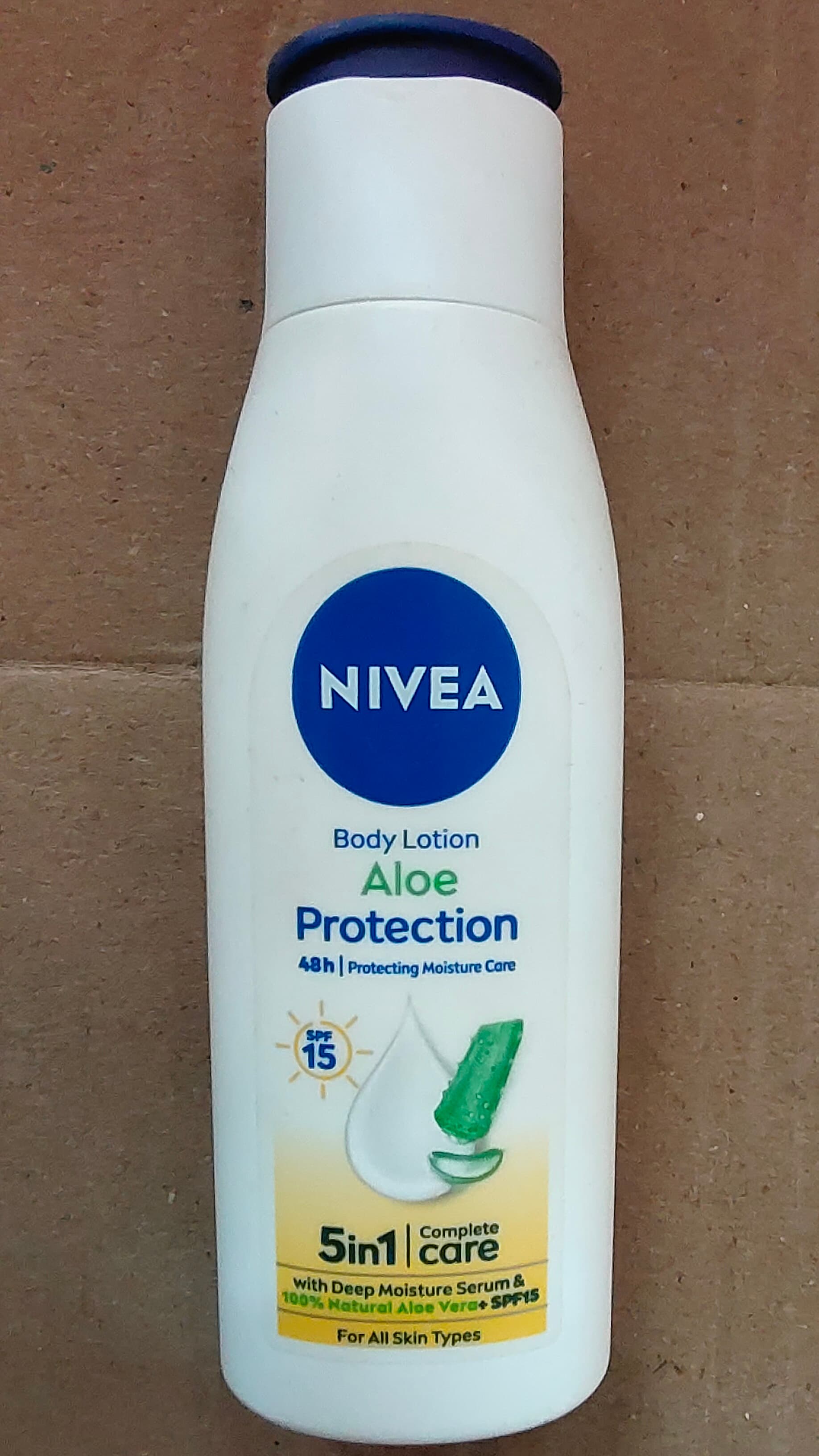 Nivea aloe protection SPF 15 body lotion