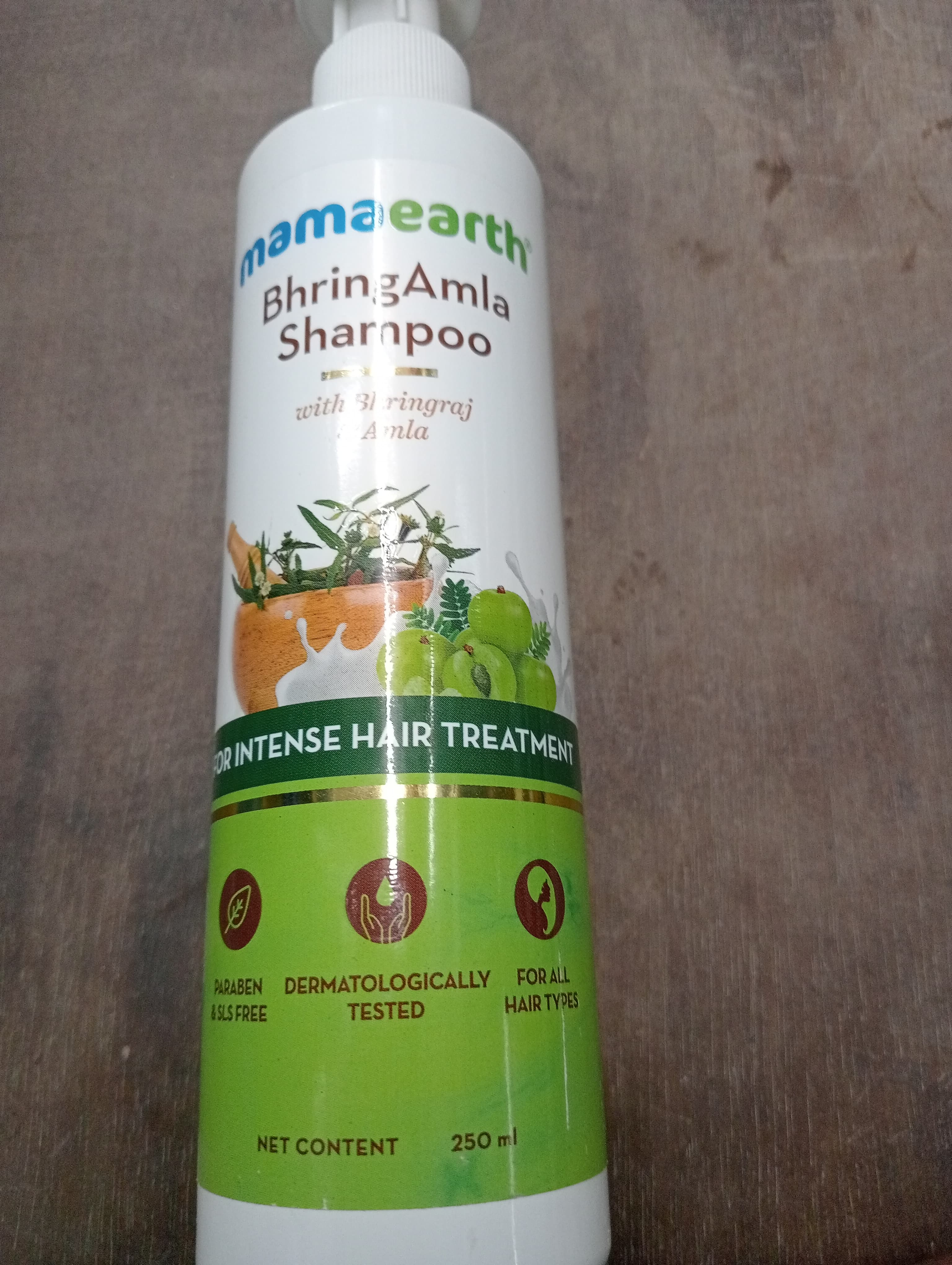 Mamaearth bhring amla shampoo