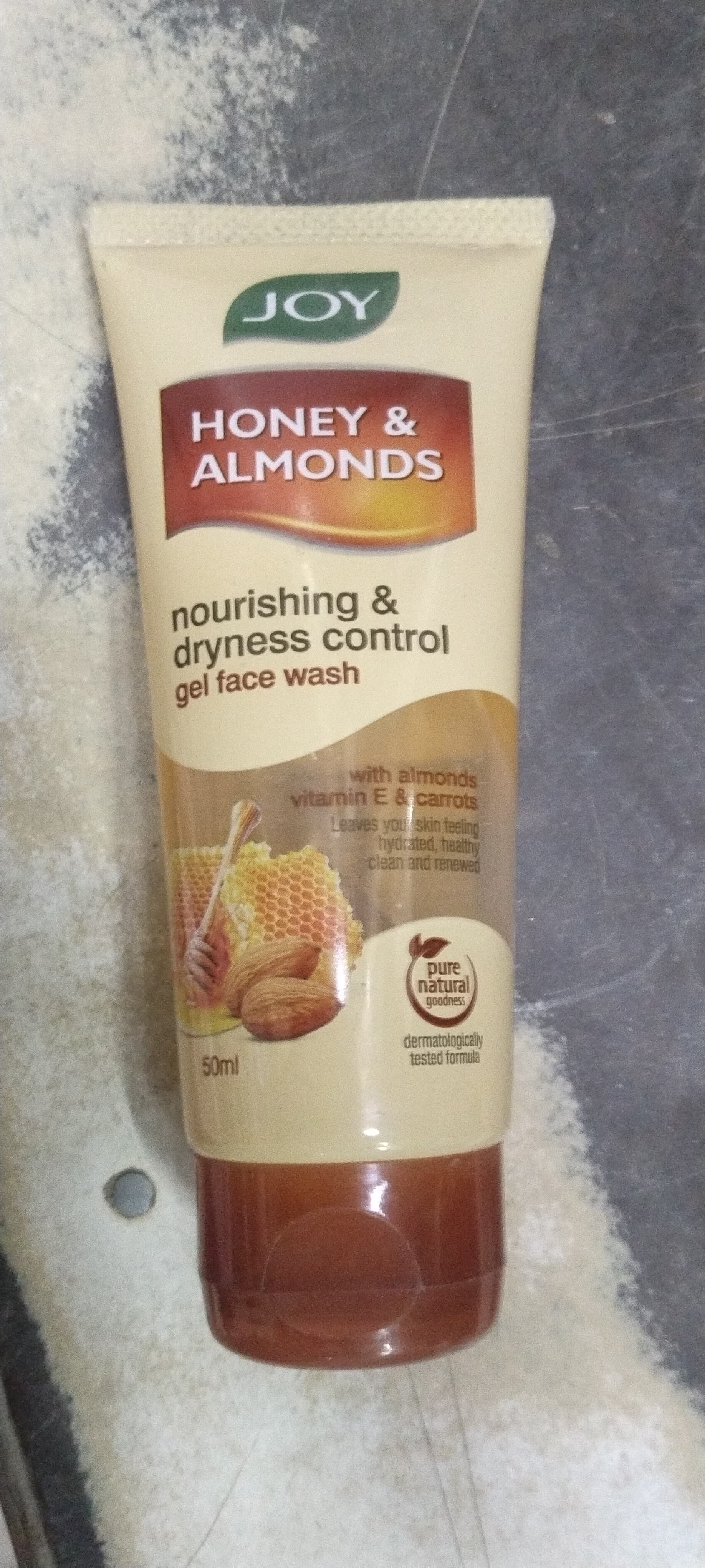 Joy facewash Honey Almond gel