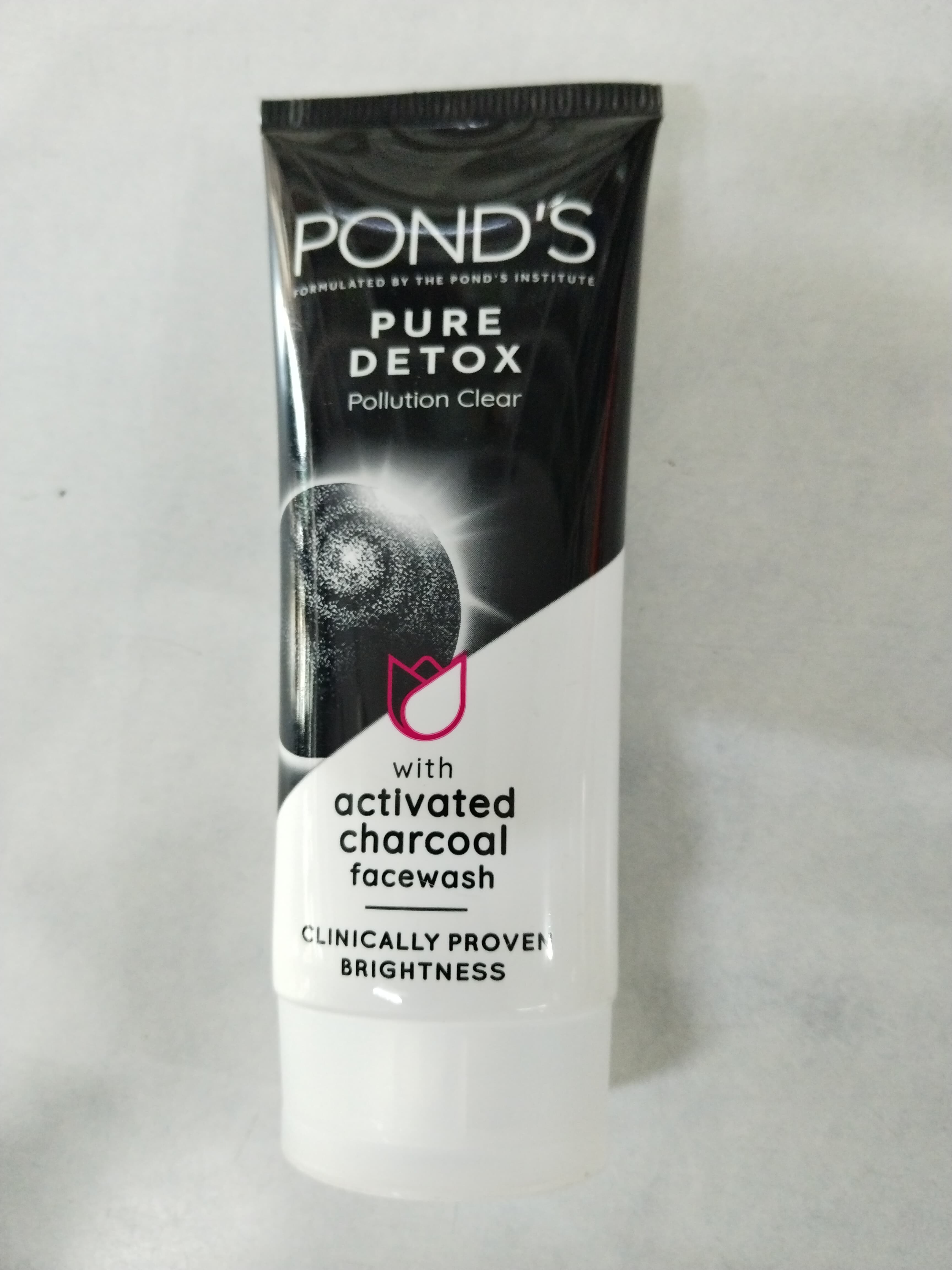 Ponds pure detox active charcoal face wash