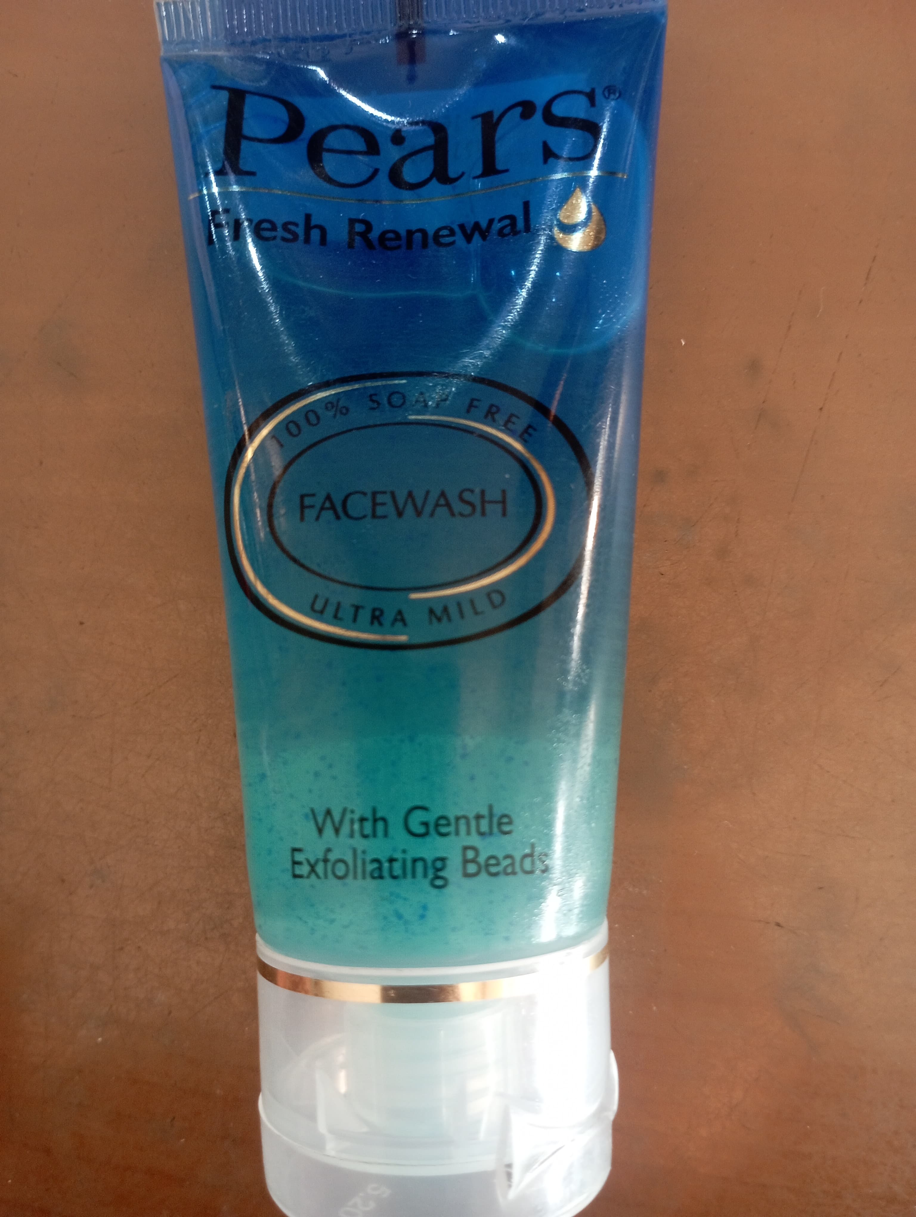 Pears fresh renewal face wash with gentle exfoliating beads
