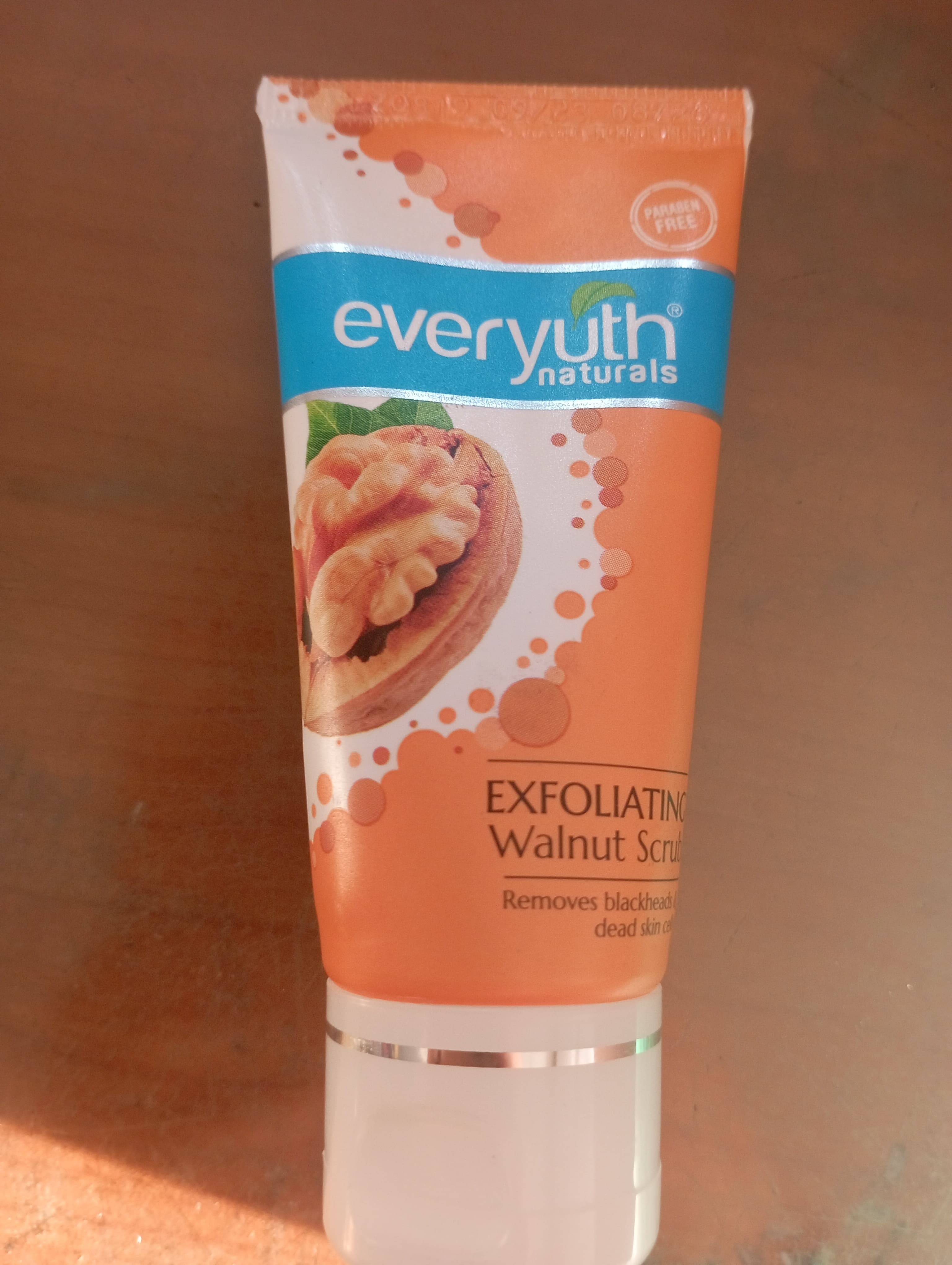 Everyuth naturals exfoliating walnut scrub