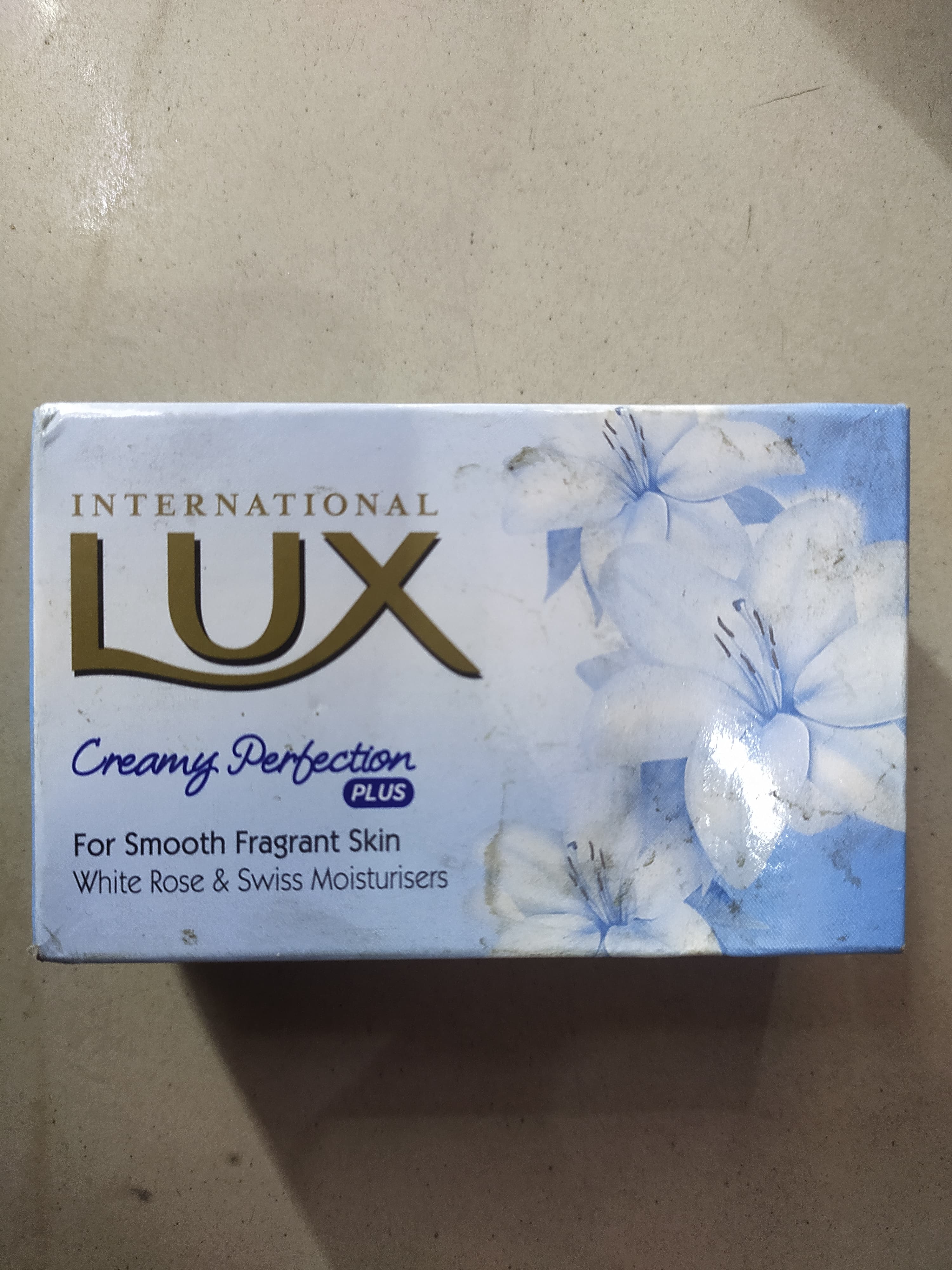 International Lux Creamy soap perfection Plus For smooth fragrant skin White rose & swiss moisturisers