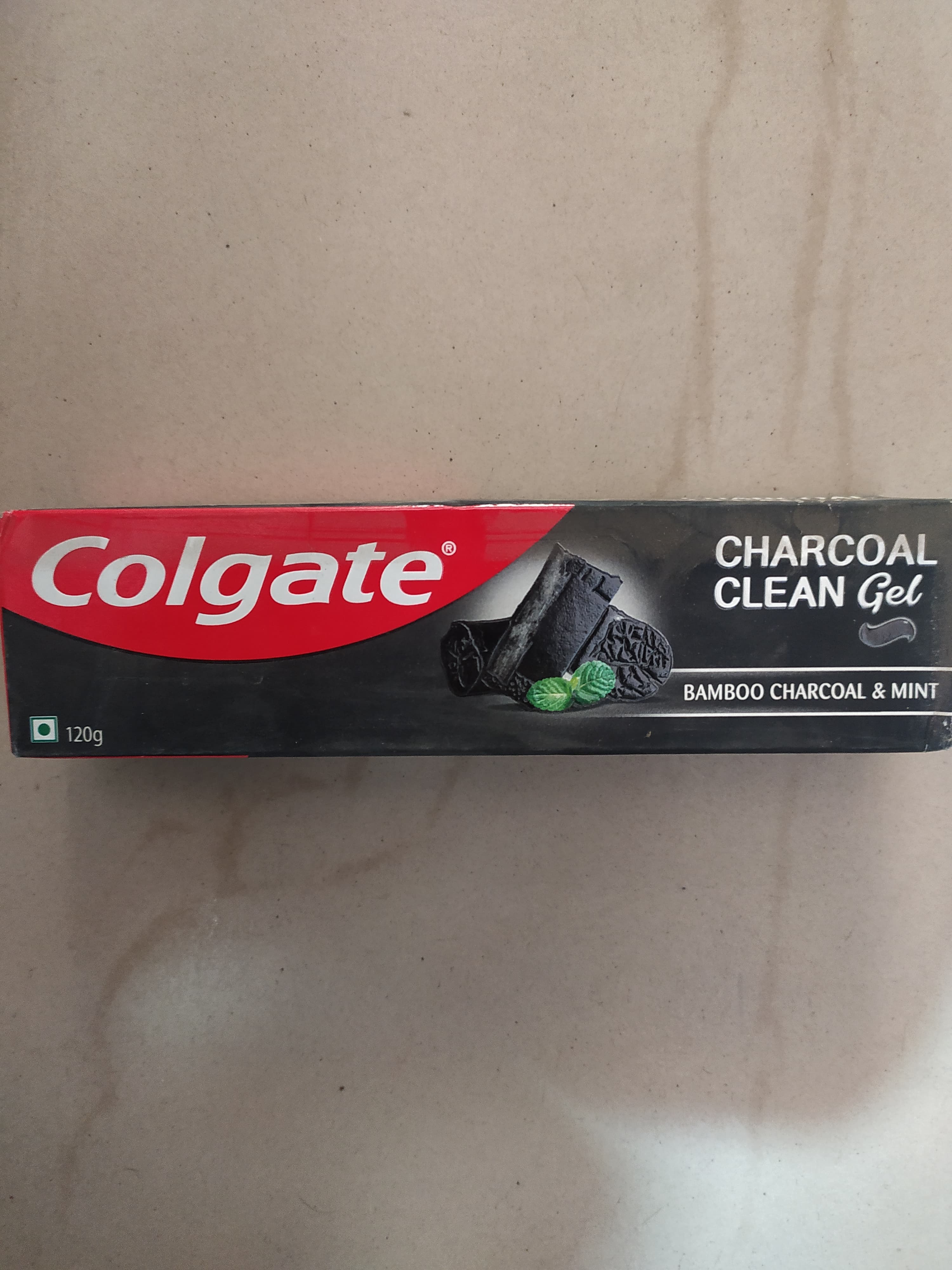 Colgate® Charcoal Clean gel Bamboo charcoal & mint