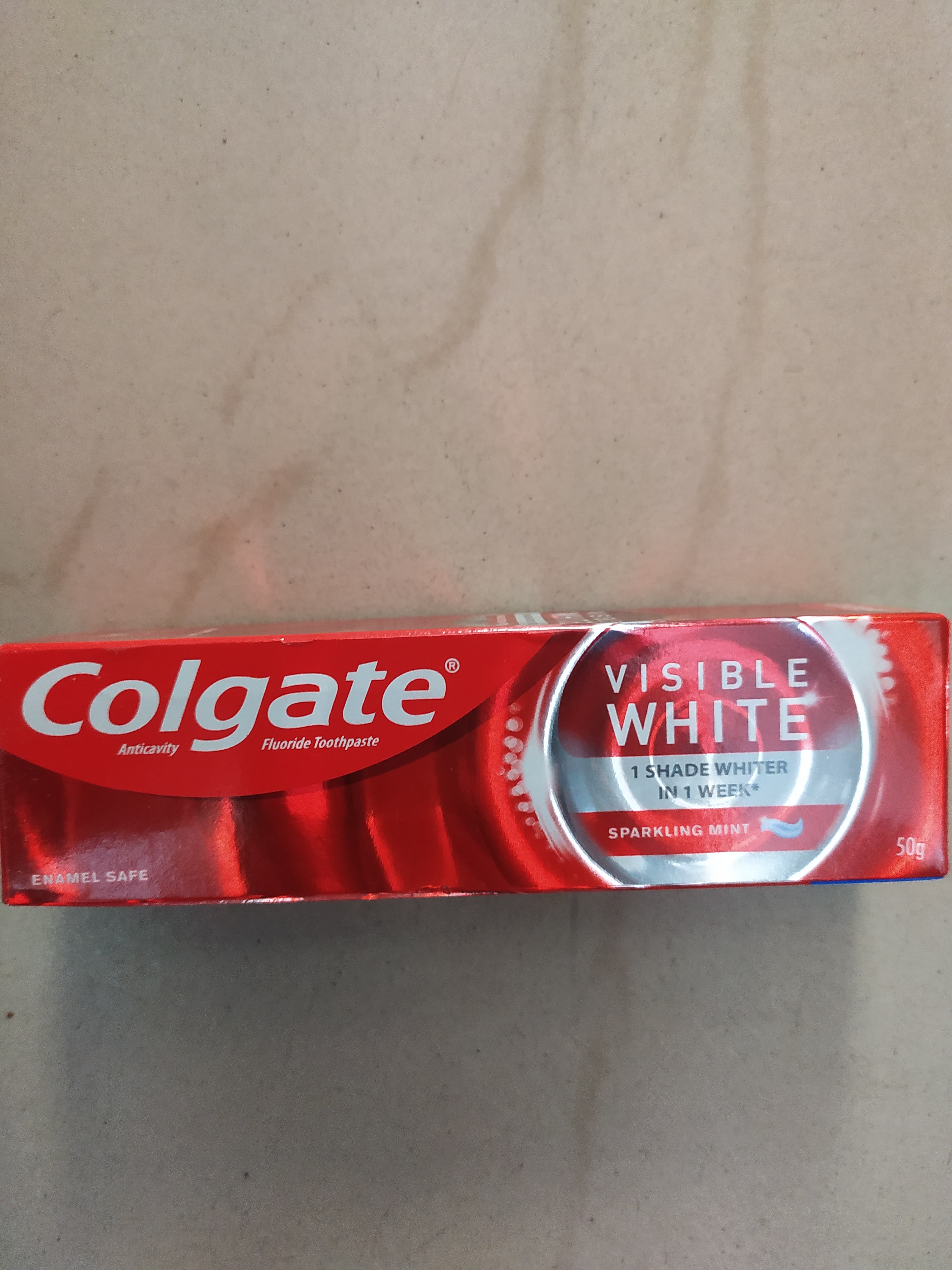 Colgate® Visible, White 1 shade whiter Sparkling mint