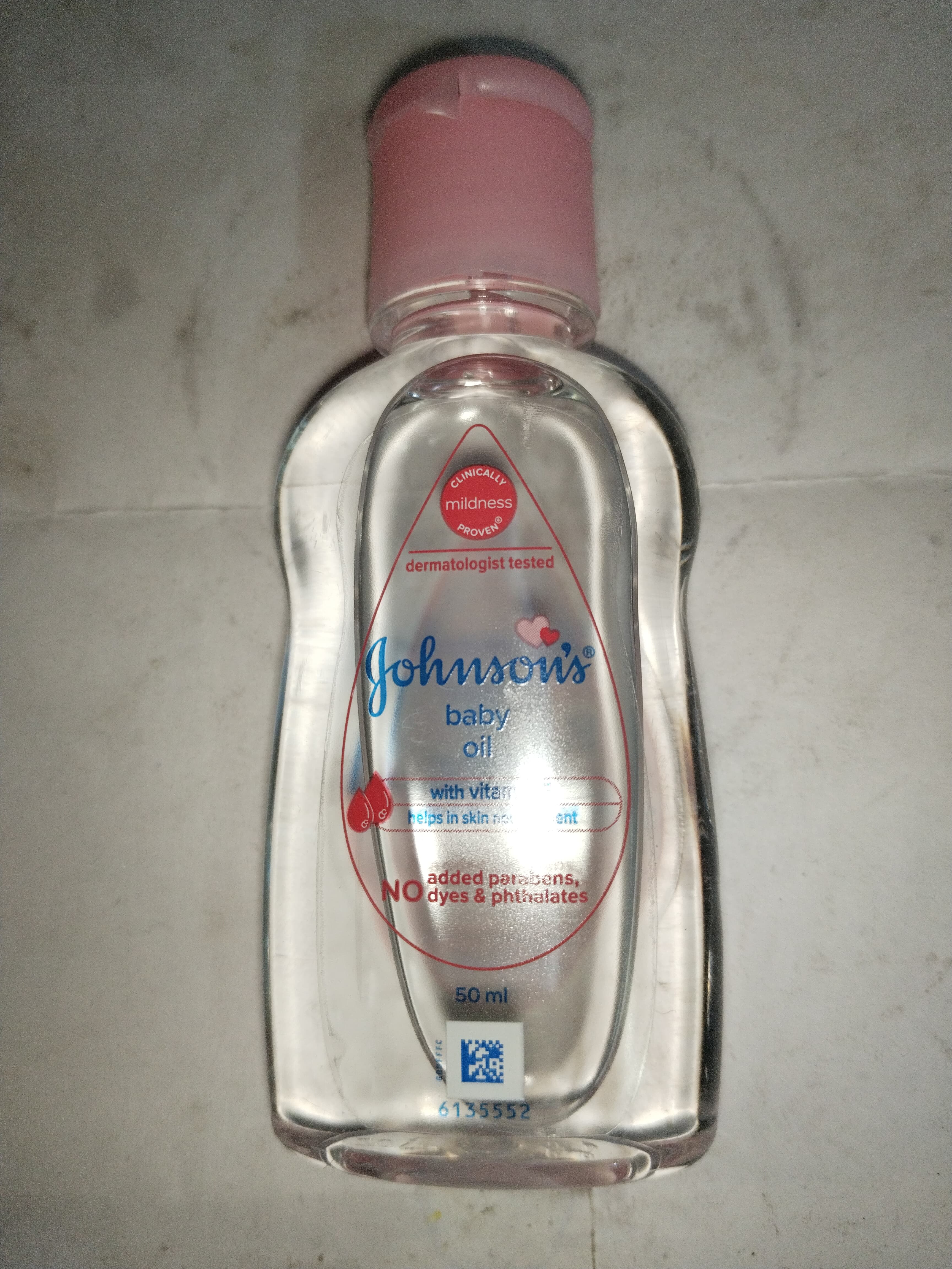 Johnson's Baby Oil With vitamin e Helps in skin nourishment