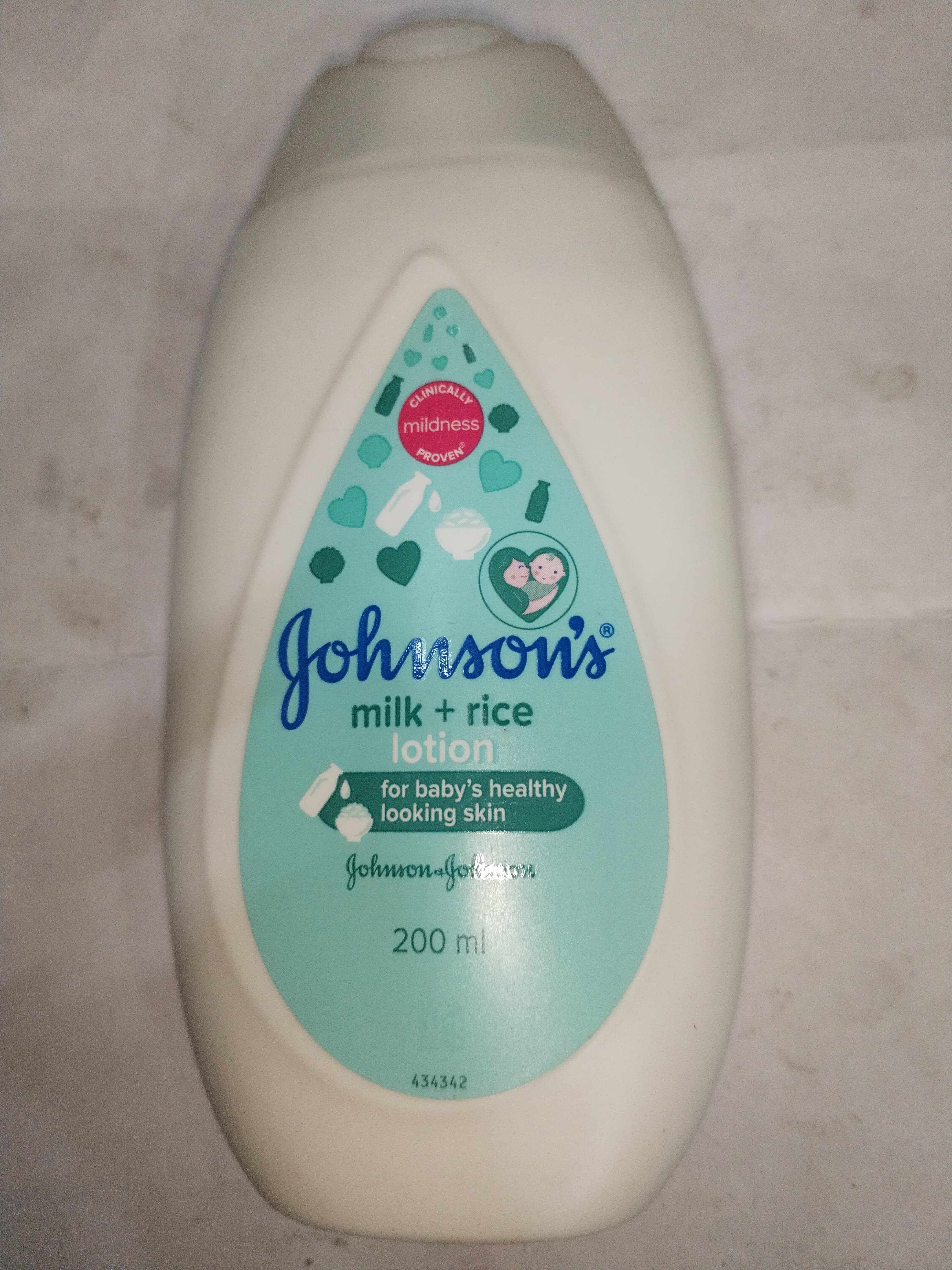 Johnson's Milk + rice Lotion Helps keep baby skin nourished & moisturised 24 hours