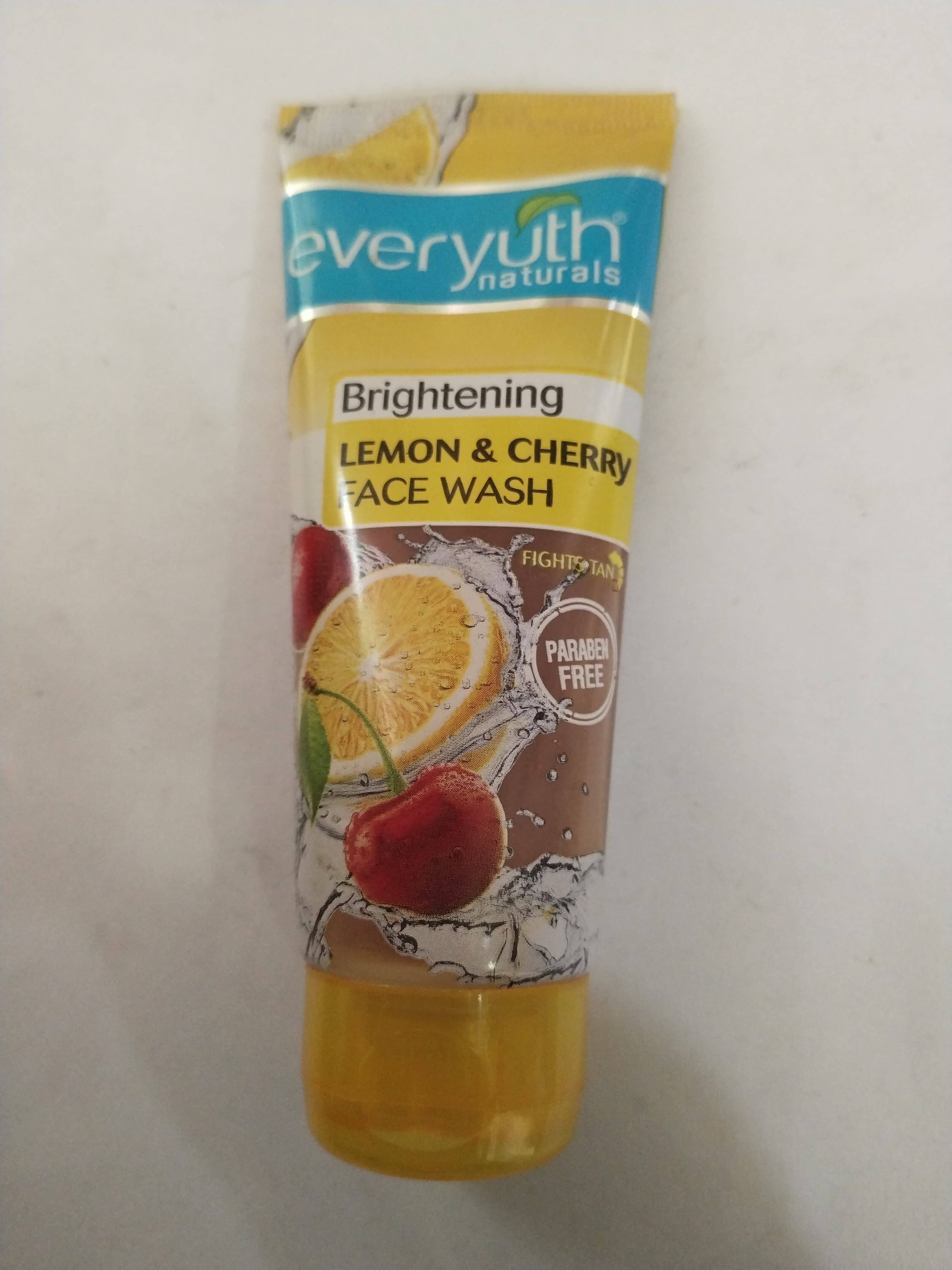 Everyuth Naturals Brightening Lemon & cherry Face wash Fights tan