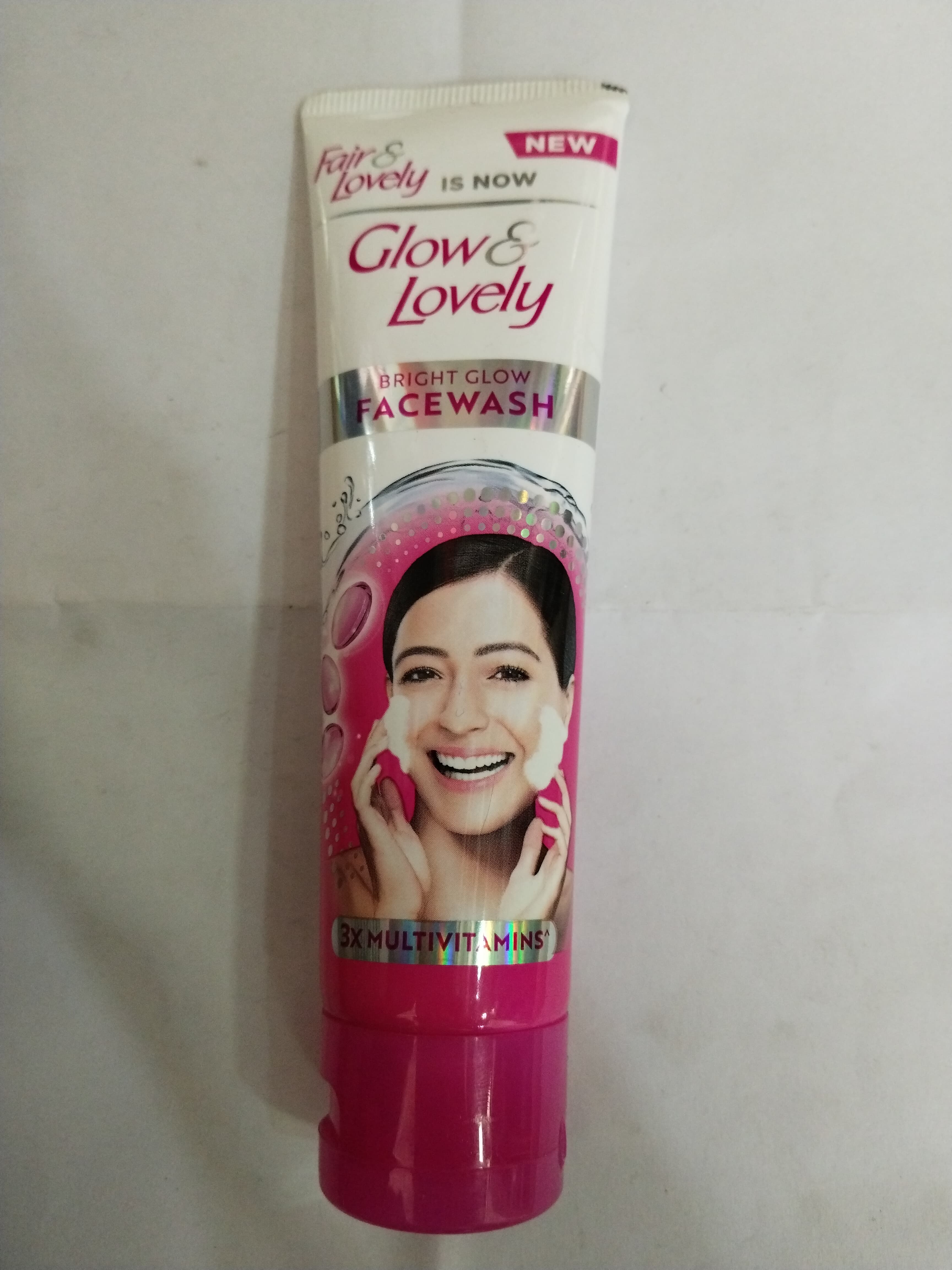 Glow& Lovely Bright glow Facewash 3x multivitamins