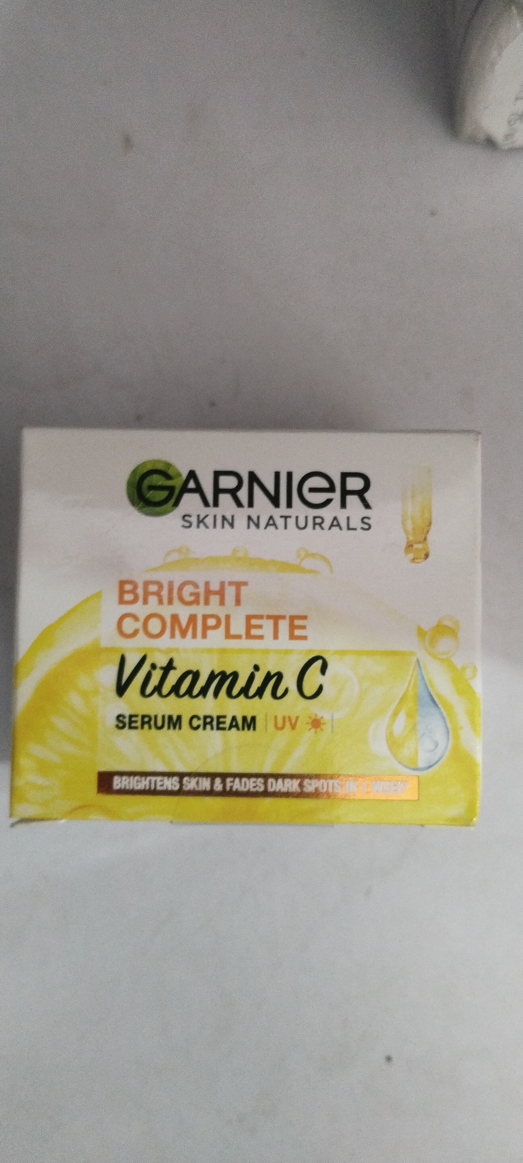 Garnier Vitamin c Bright Complete Serum cream uv