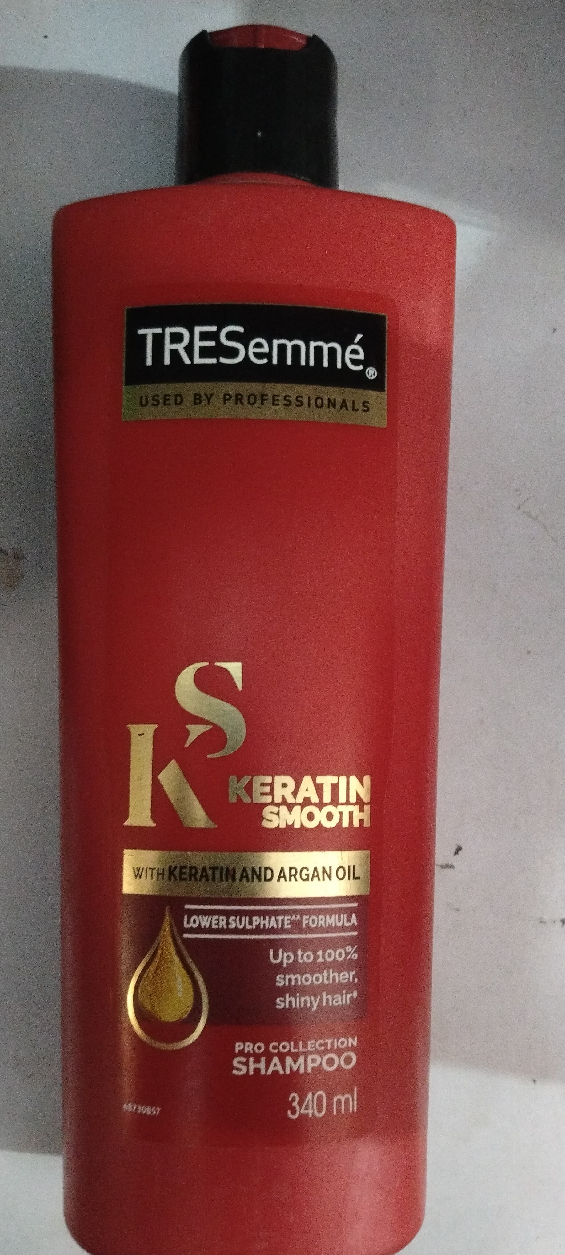 Tresemmé. Keratin Smooth Pro collection Shampoo