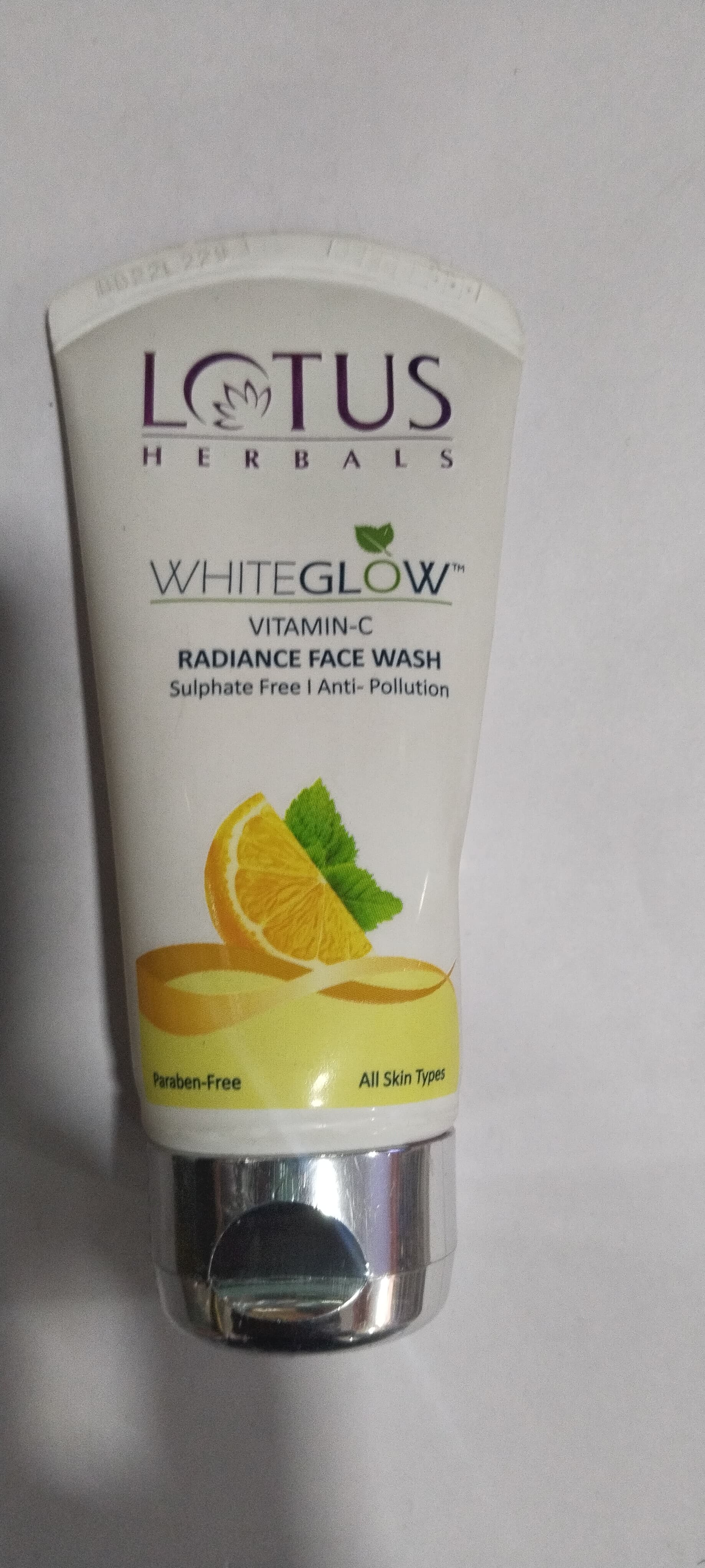Lotus Herbals Whiteglow™ Vitamin-c Radiance face wash