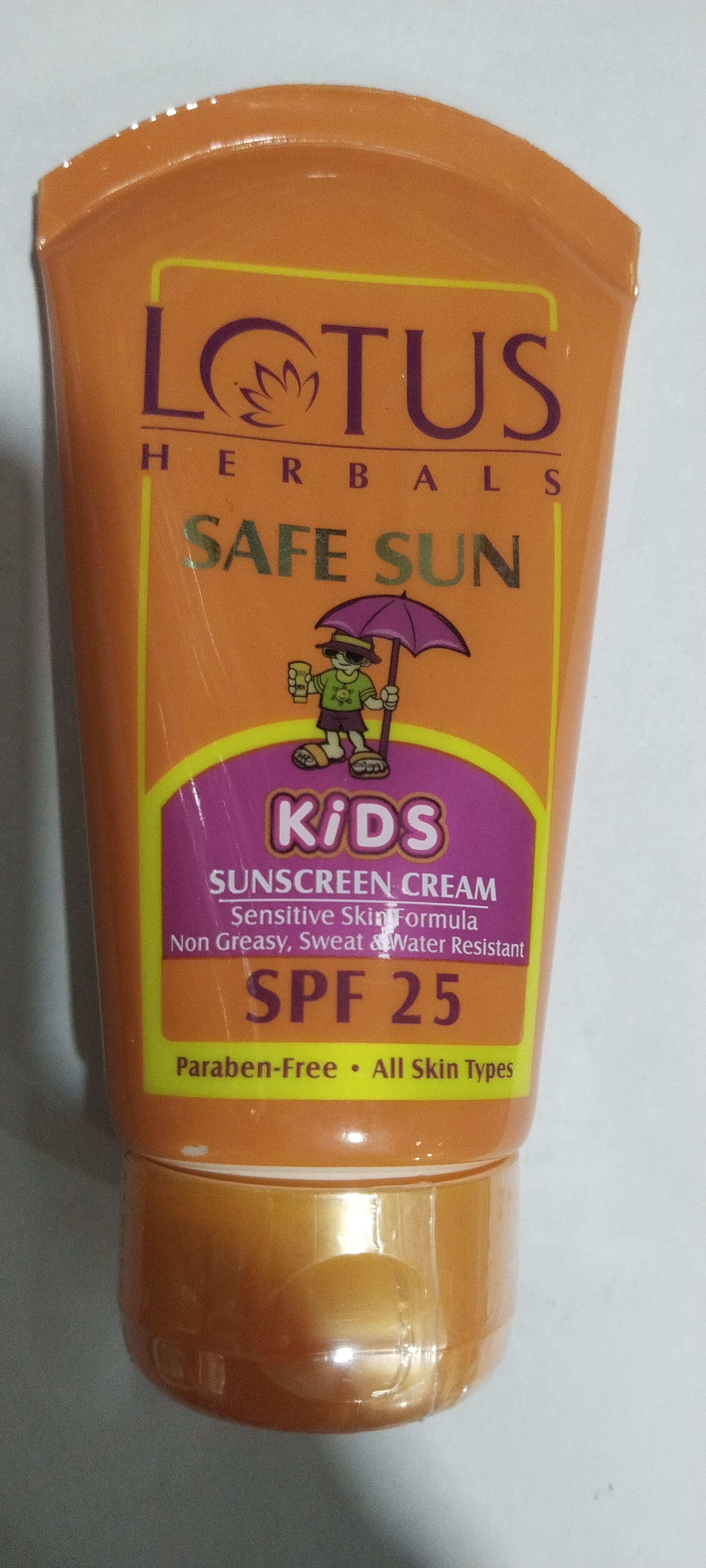 Lotus Herbals Safe sun Kids Sunscreen cream