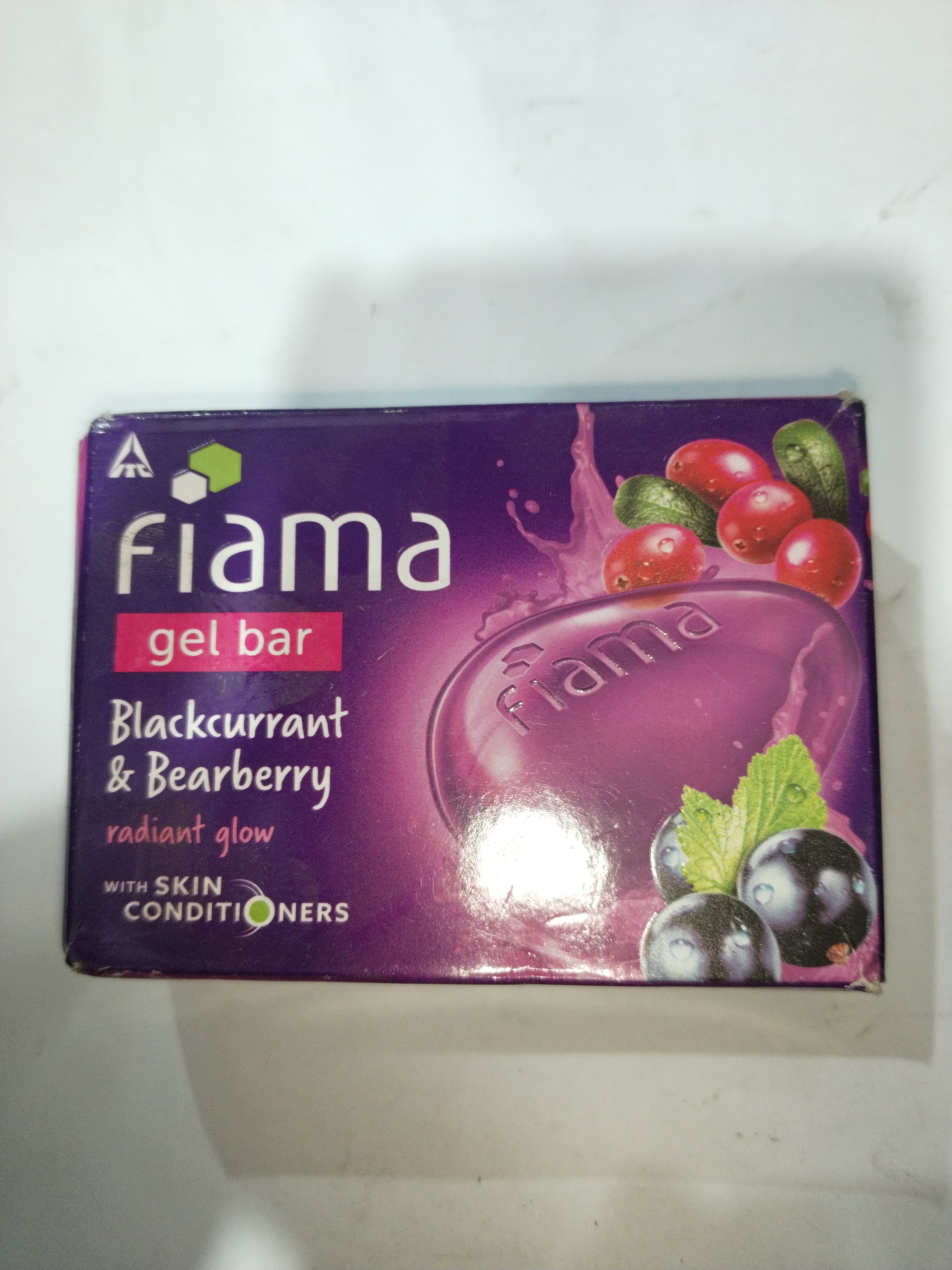 Fiama Gel bar Blackcurrant & bearberry Radiant glow With skin Conditioners
