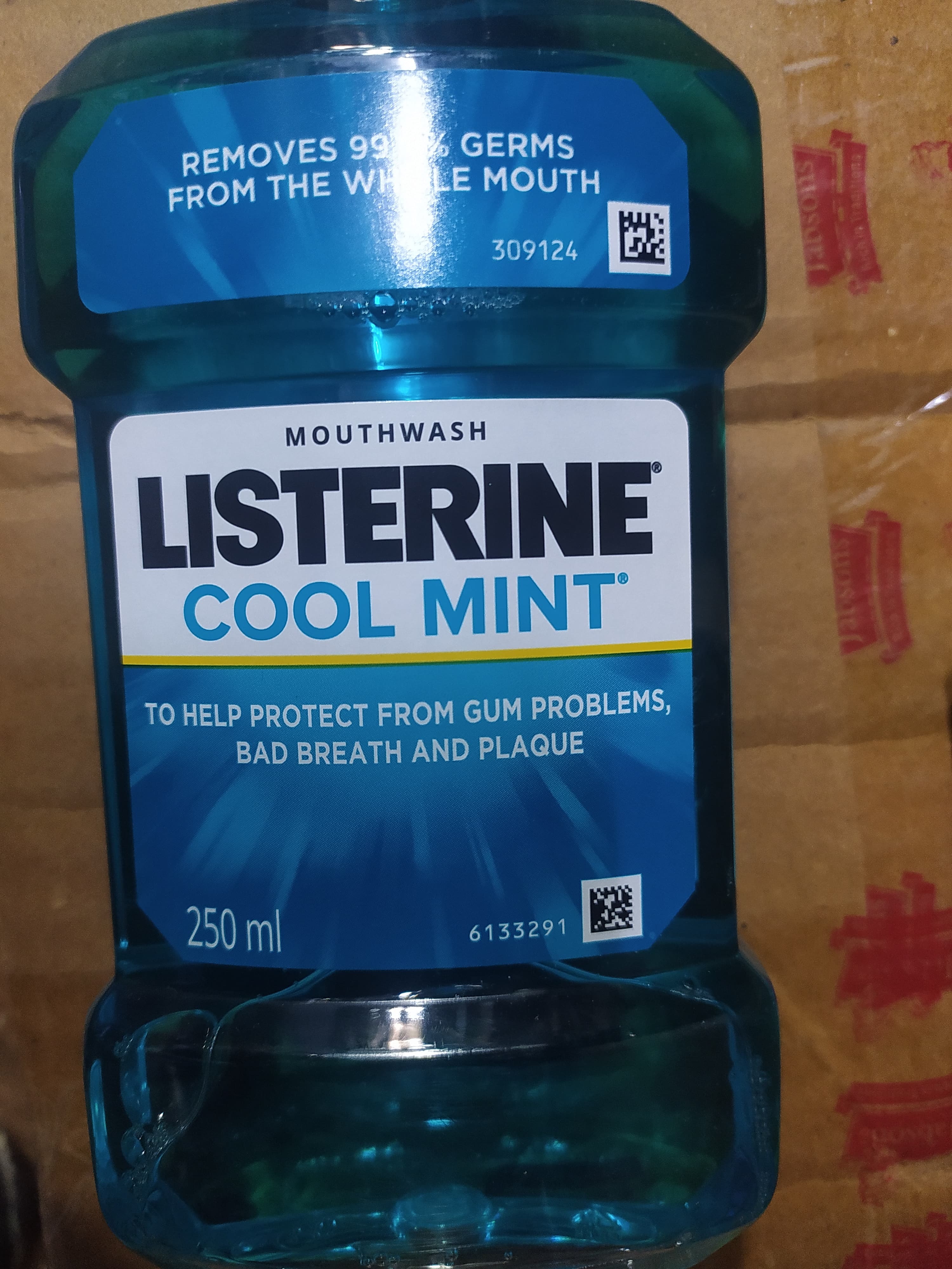 Mouthwash Listerine Cool mint To help protect from gum problems, Bad breath and plaque