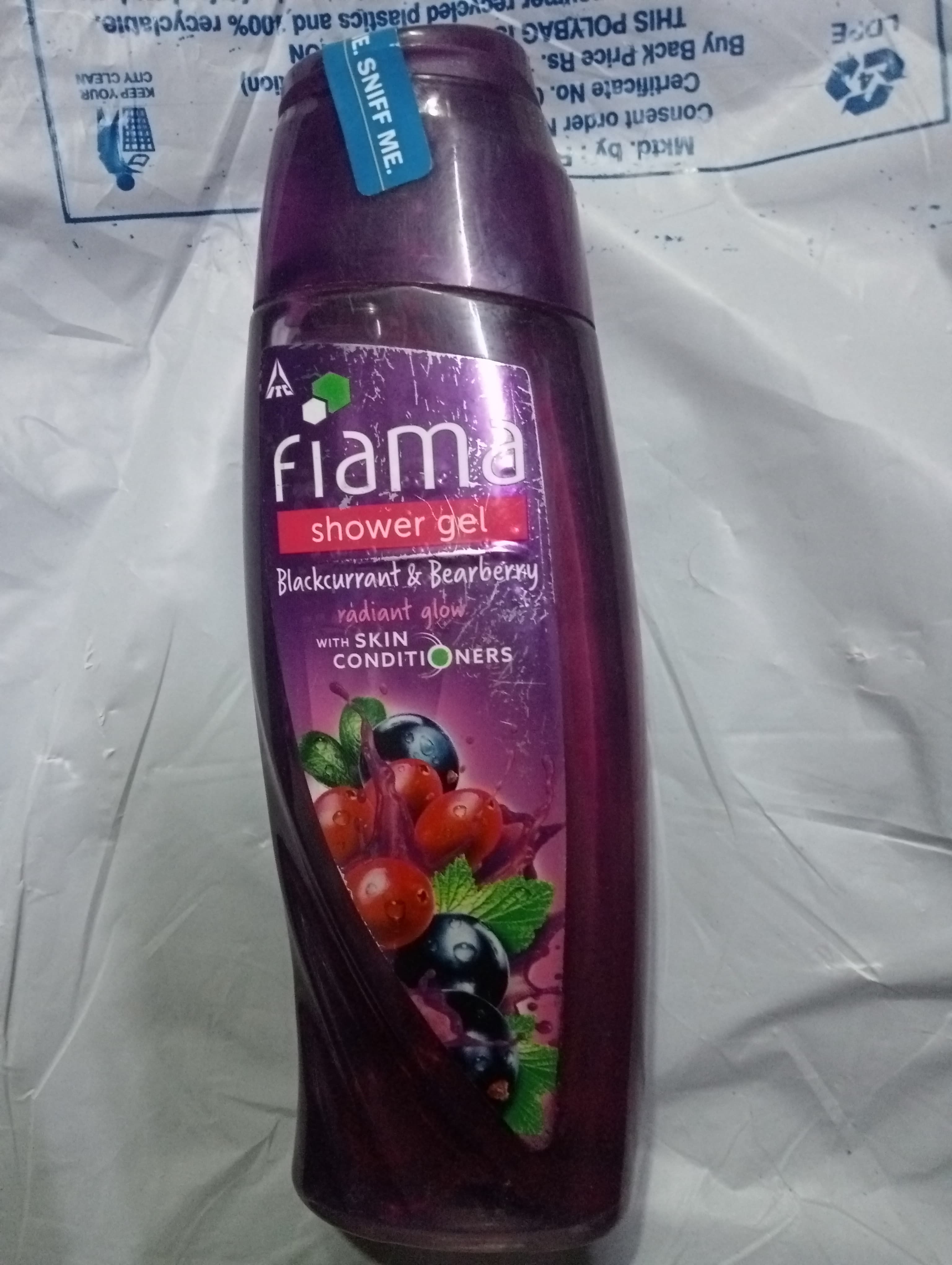 Fiama Shower gel Blackcurrant & bearberry Radiant glow With skin Conditioners