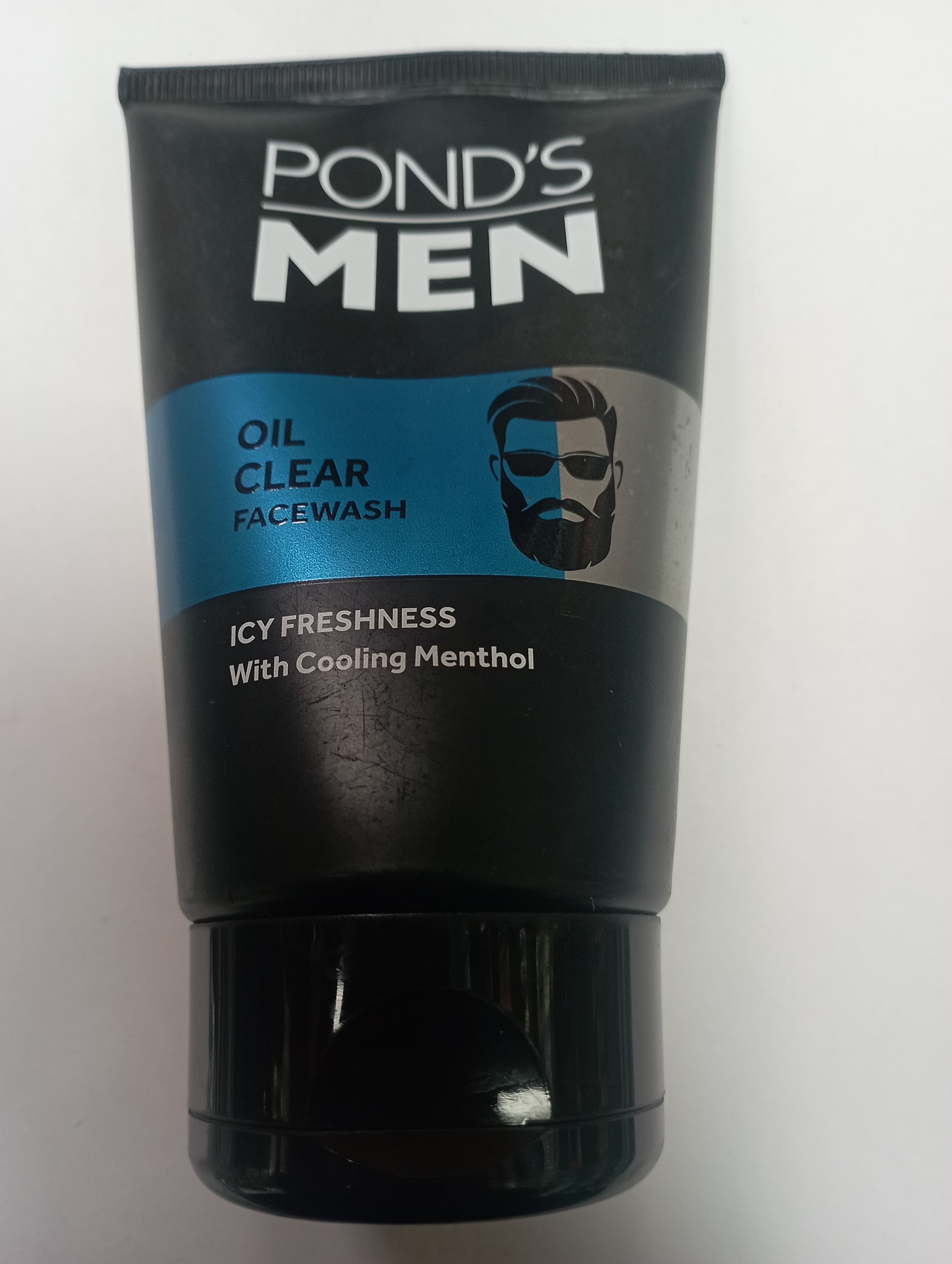 Pond's Men Oil Clear Facewash Icy freshness With cooling menthol
