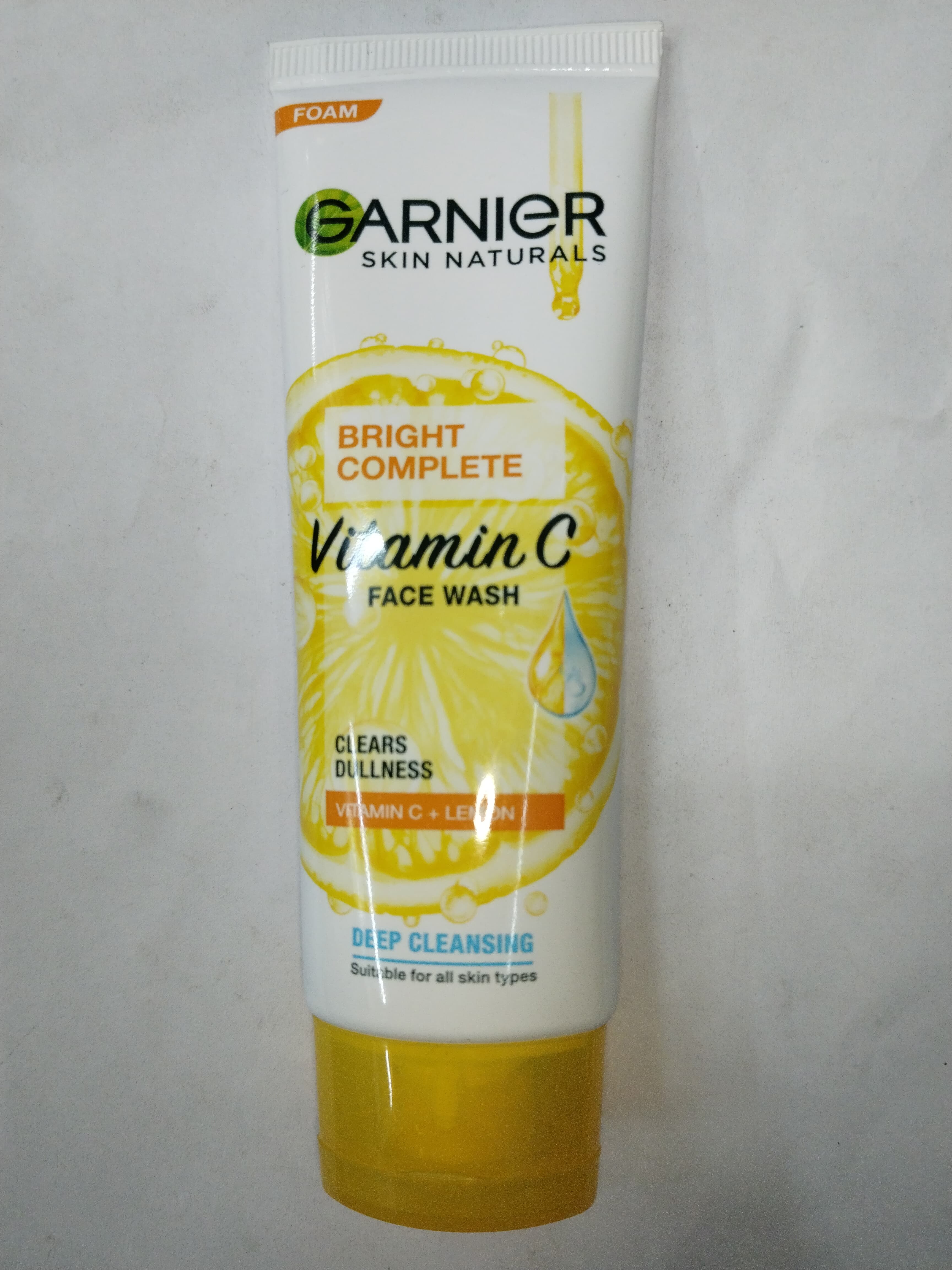 Garnier Bright Complete Vitamin c Face wash Clears Dullness