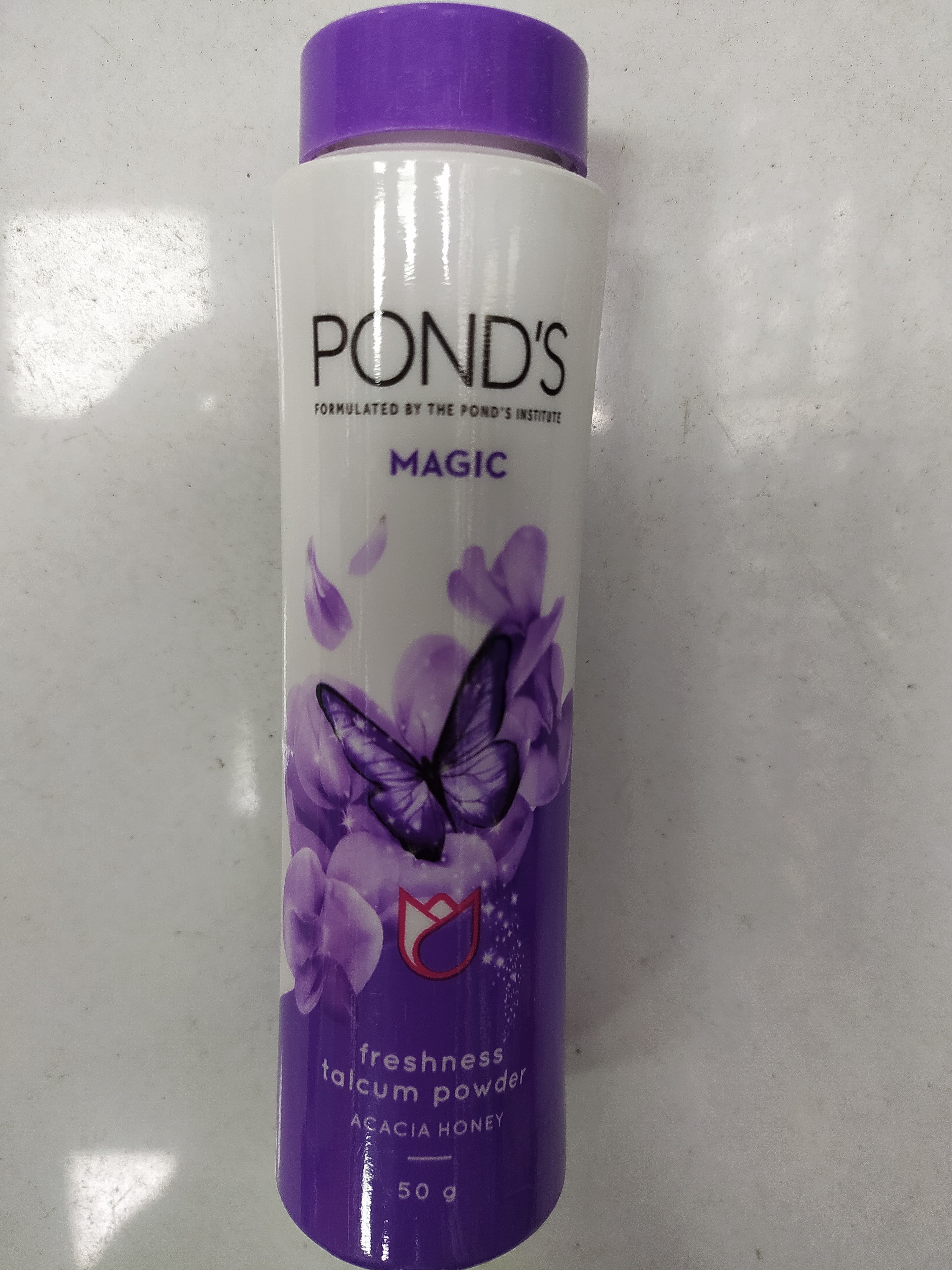 Pond's Magic Freshness Talcum powder Acacia honey