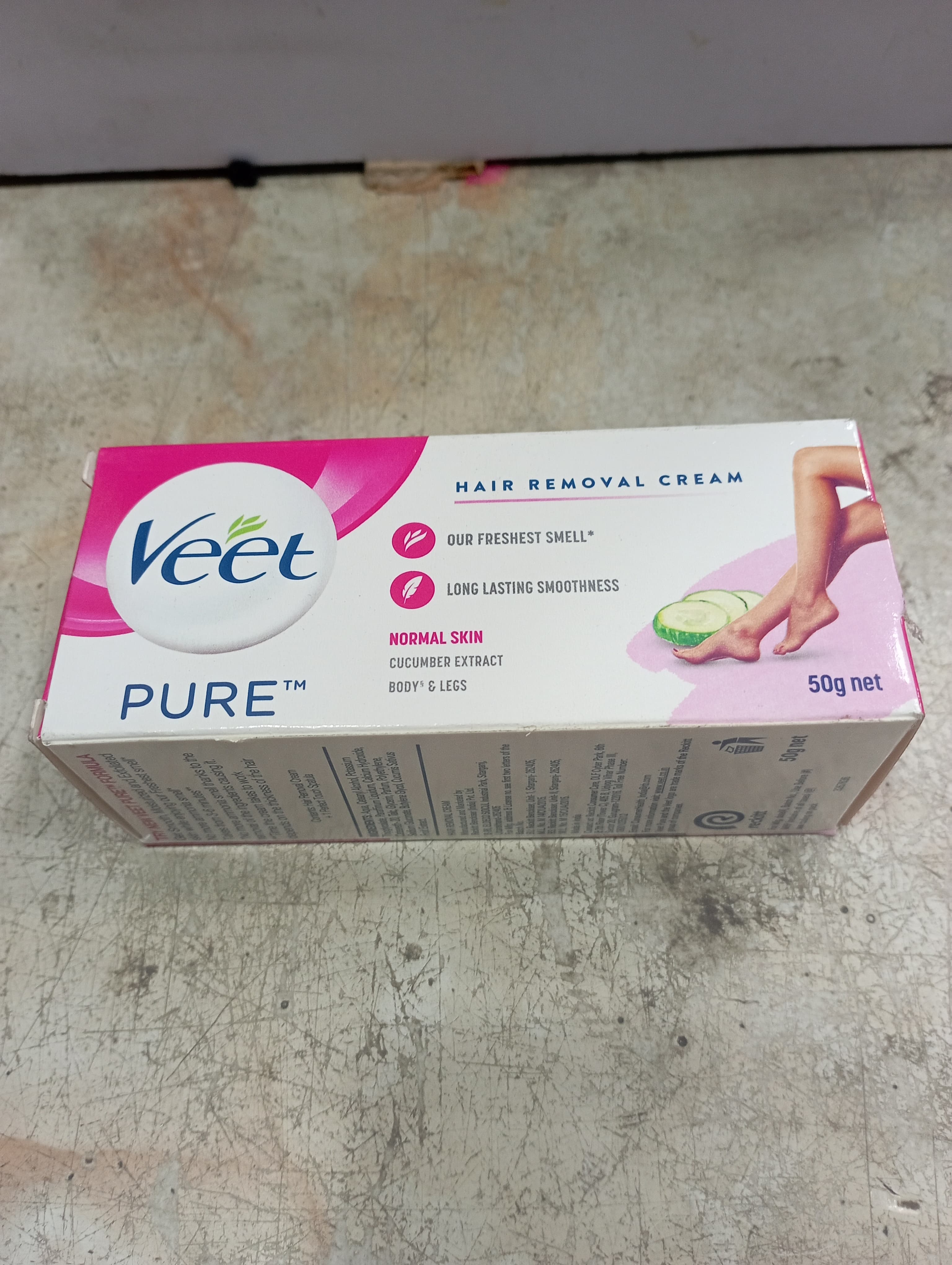Veet Pure™ Hair removal cream Our freshest smell Long lasting smoothness Normal skin Cucumber extract Body' & legs 50g net