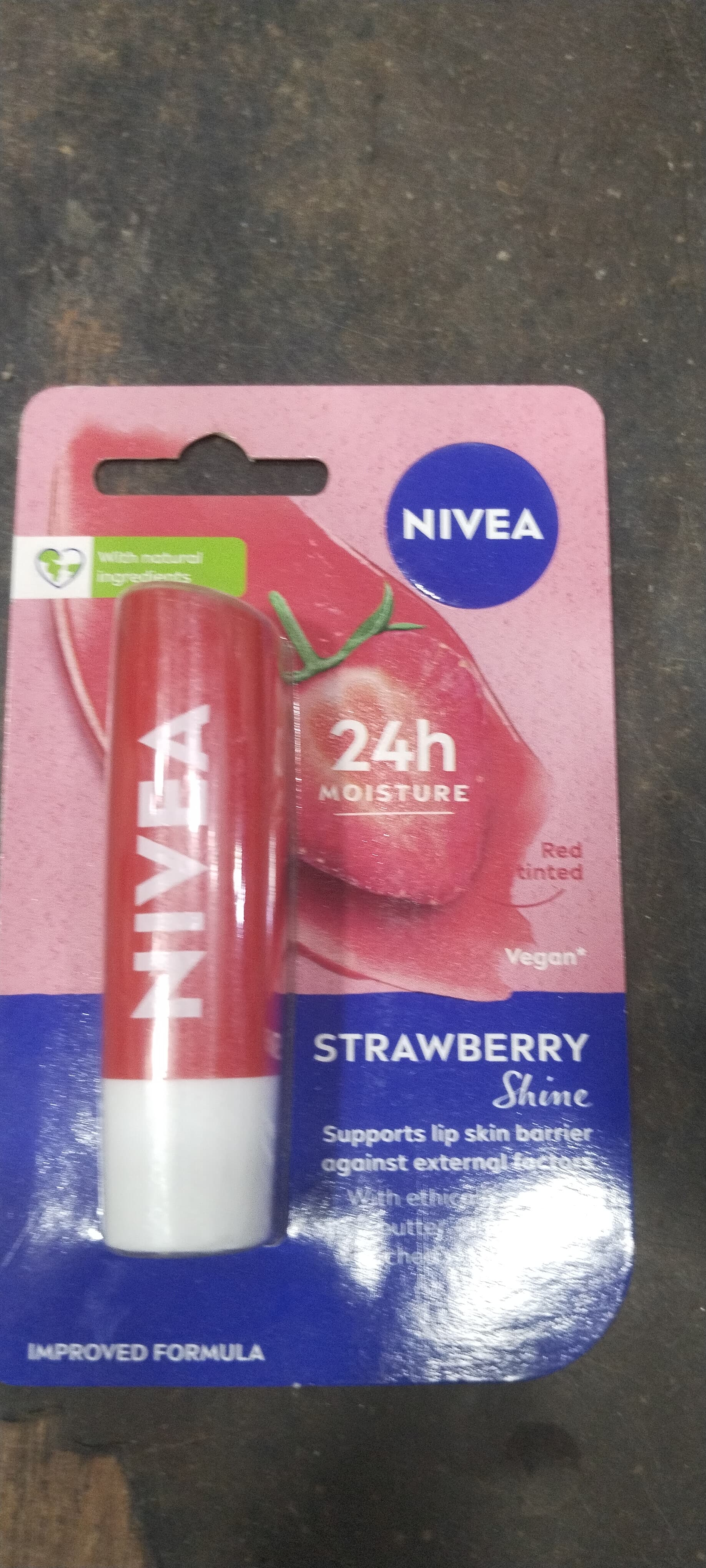 Nivea Moisture Strawberry Shine