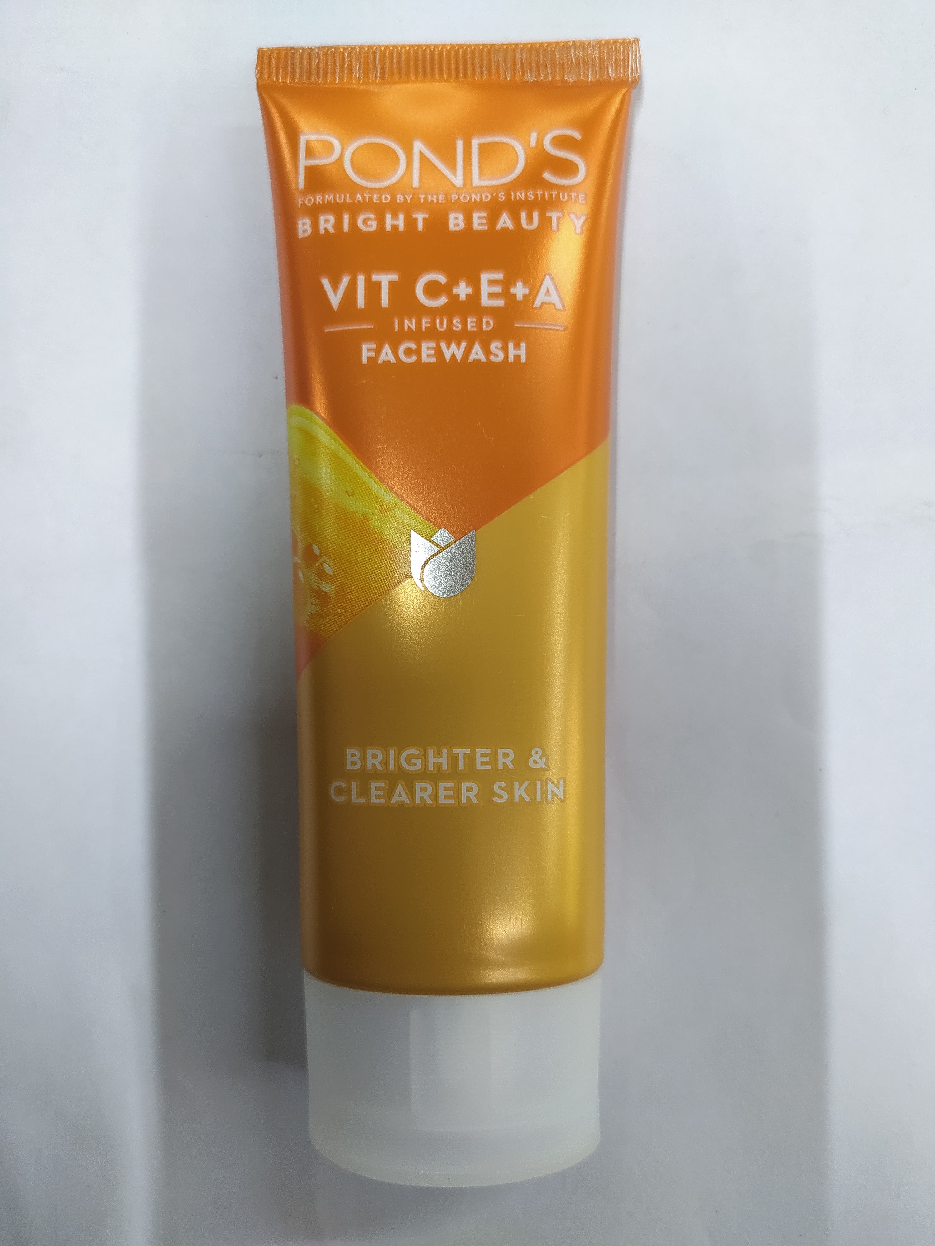 Pond's Bright beauty Vit c+e+a Infused Facewash