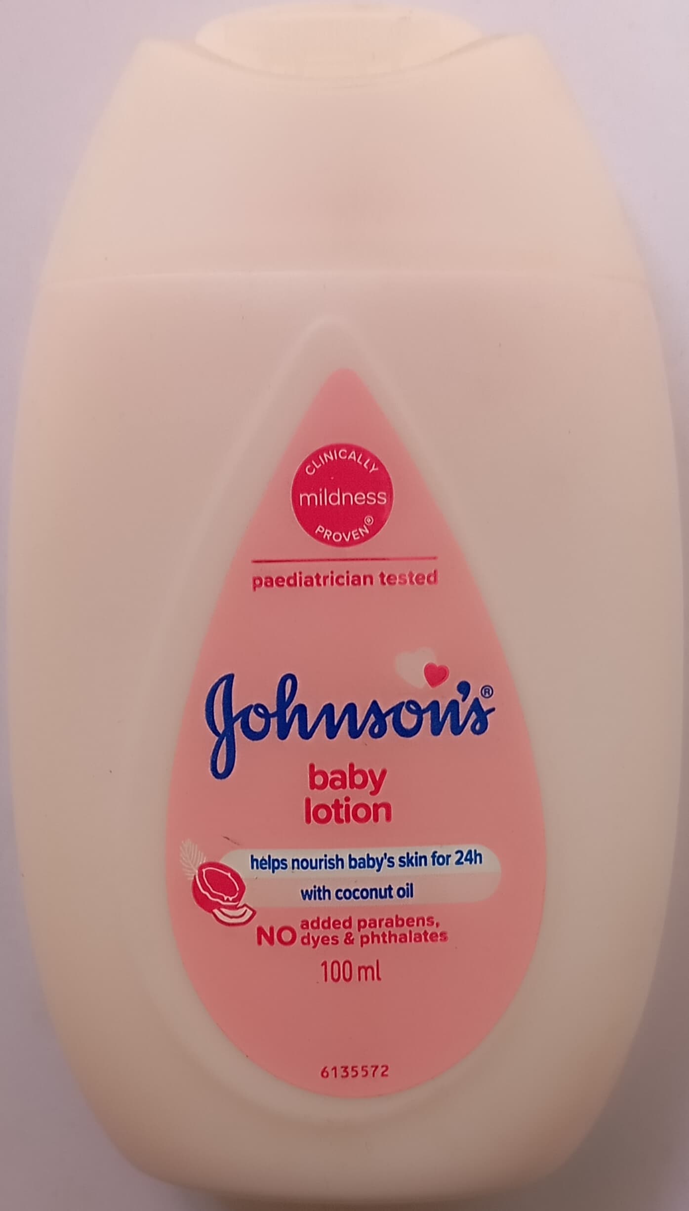Johnson baby lotion helps nourish baby skin for 24H with coconut oil 100 ml