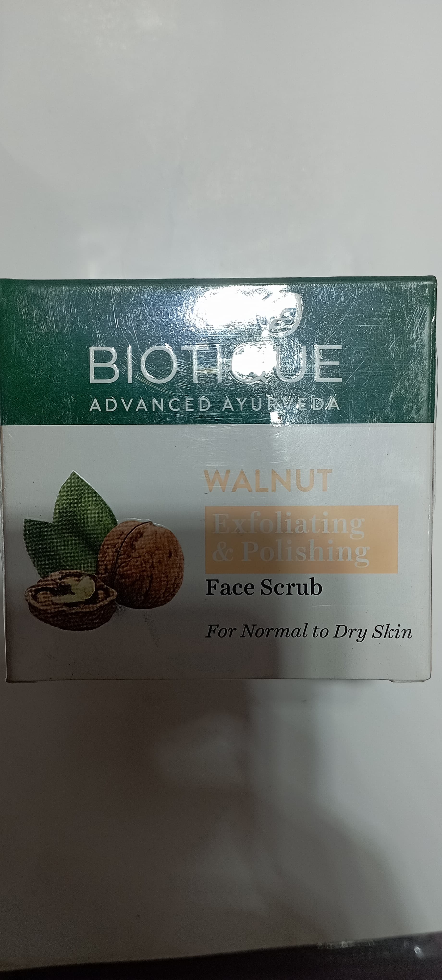BIOTIQUE ADVANCED AYURVEDA WALNUT EXFOLIATING & POLISHING FACE SCRUB 50 G