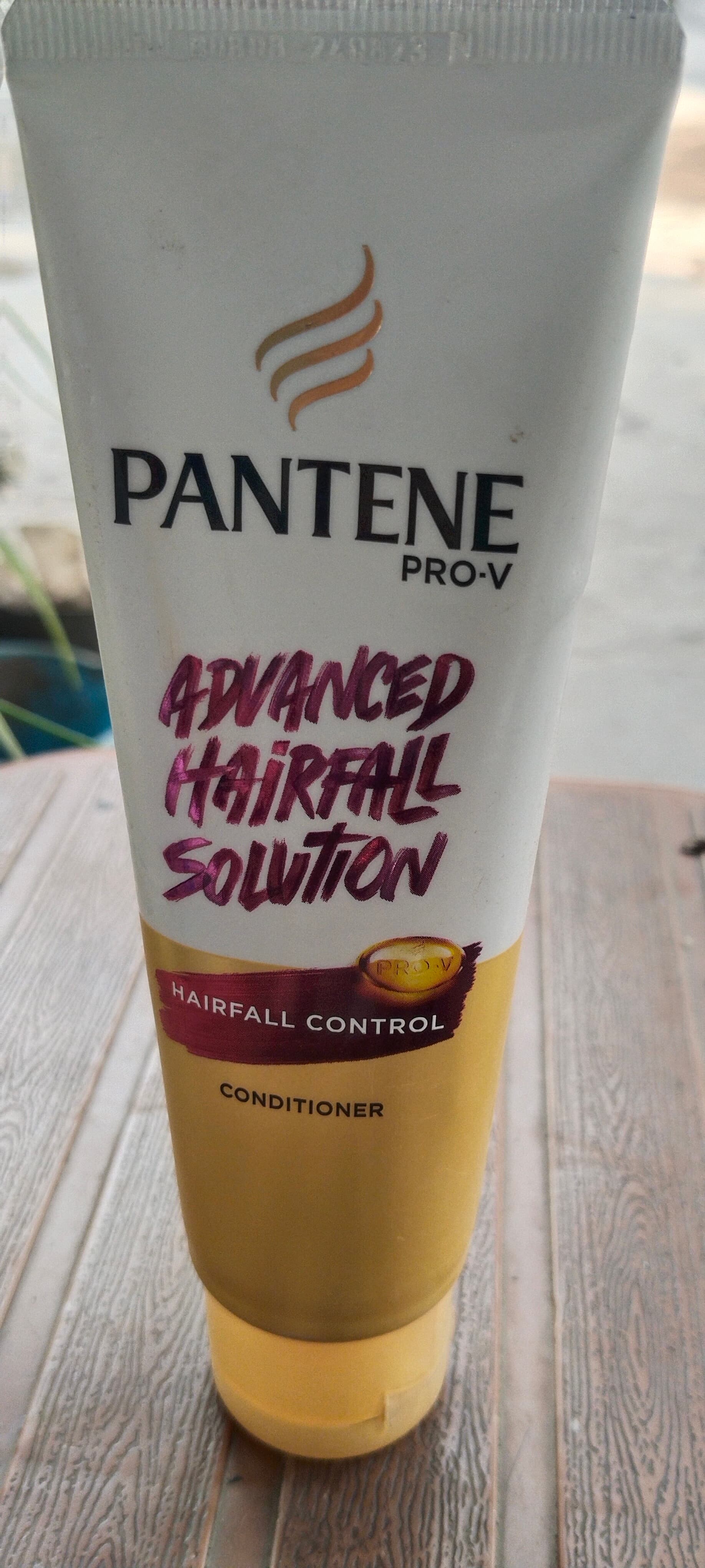 Pantene Pro-v Advanced Solution Hairfall control Conditioner