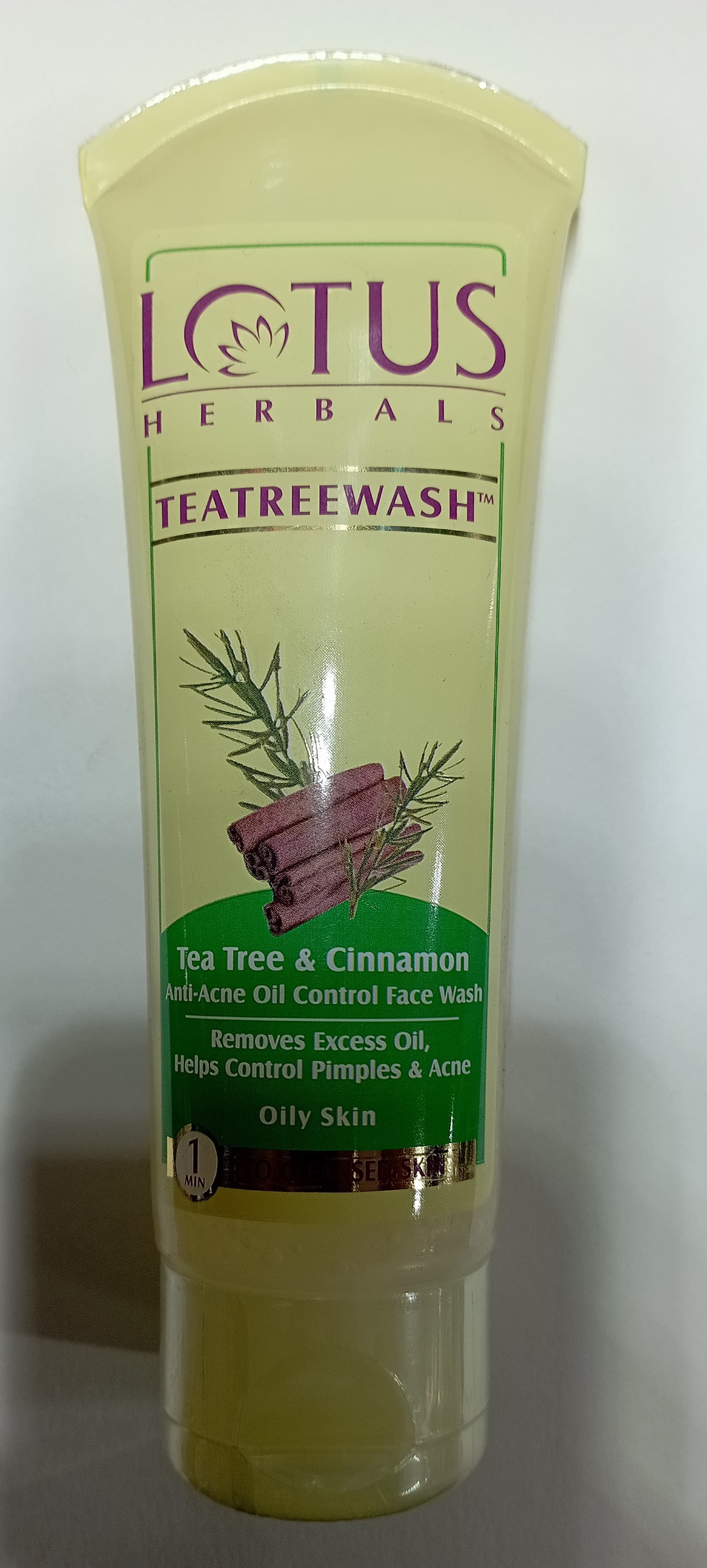 Lotus herbals teatreewash face wash 120g