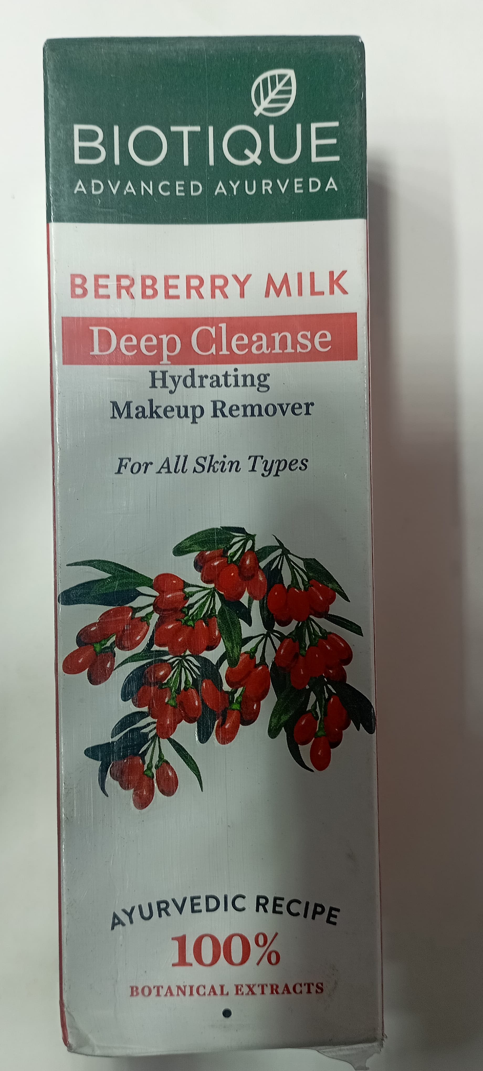 Biotique advance ayurveda BERBERRY MILK DEEP CLEANSE HYDRATING MAKEUP REMOVER for all skin types 120 ml