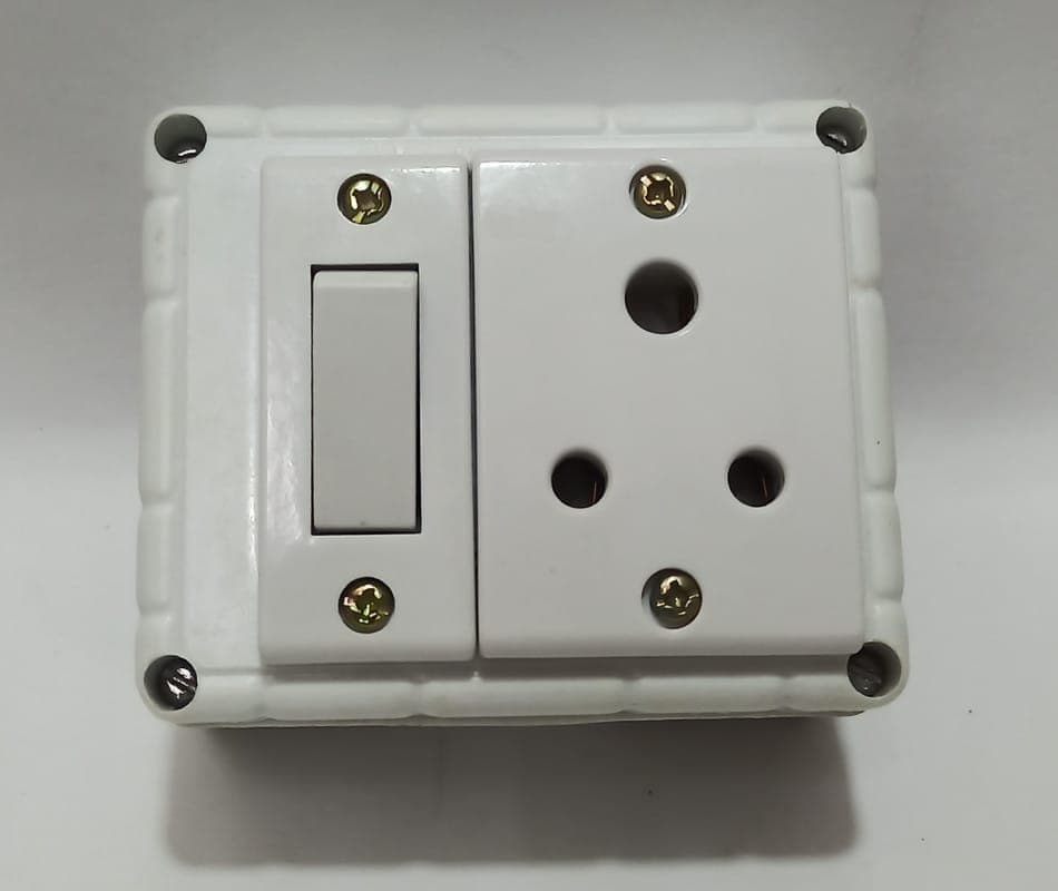 6a-1-socket-(3-pin-socket)-&-1-switch-extension-box-with-16a-plug-&-30m-wire1