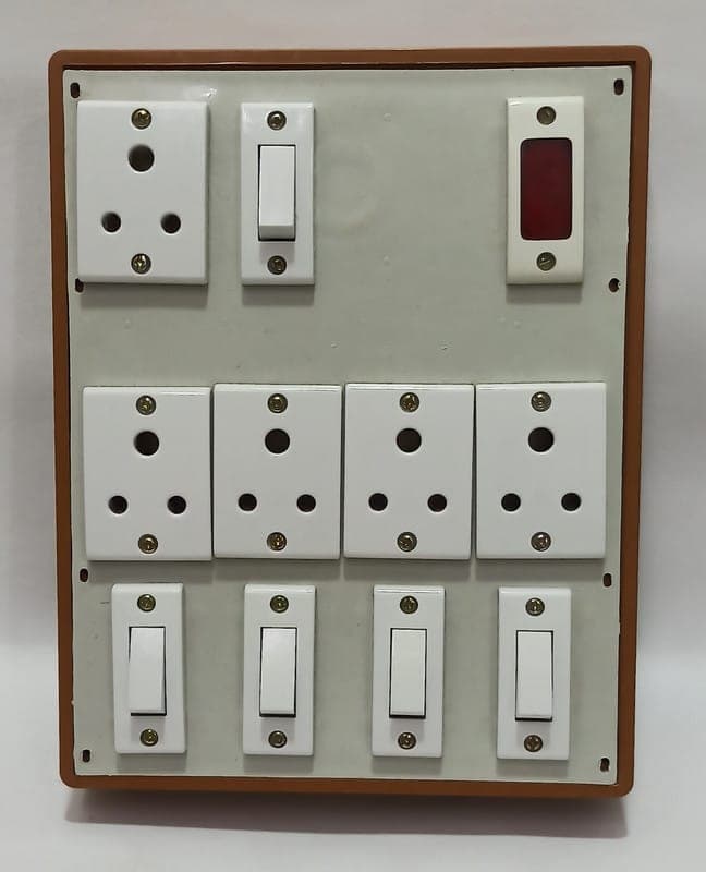 6a-5-sockets-(3-pin-socket)-&-5-switch-extension-box-with-indicator,-16a-plug-&-10m-wire1