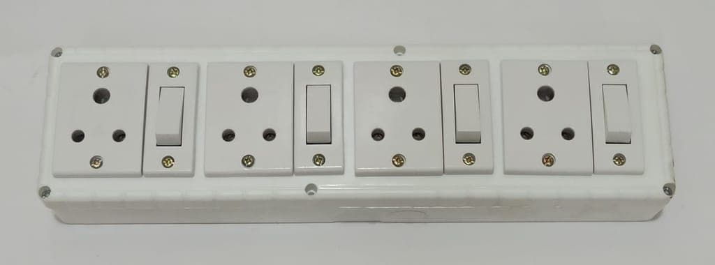 6a-4-sockets-(3-pin-socket)-&-4-switch-(straight)-extension-box-without-wire1