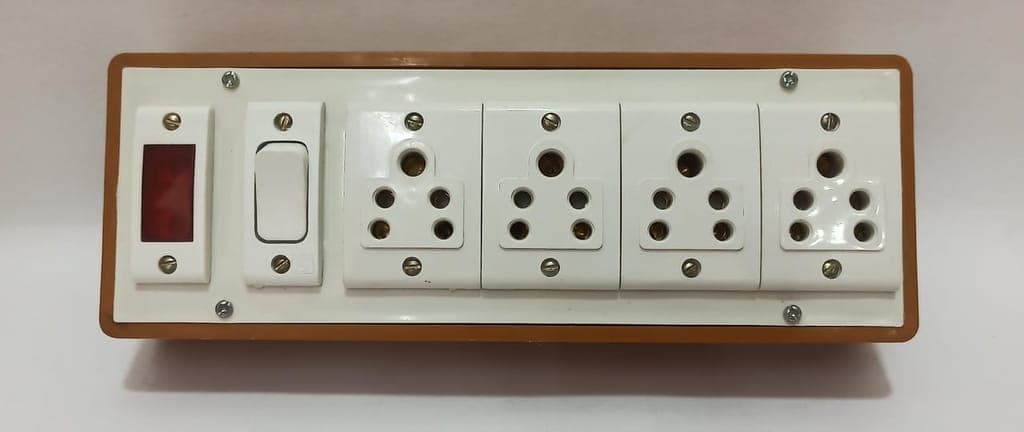 6a-4-sockets-(5-pin-socket)-&-1-switch-extension-box-with-indicator,-16a-plug-&-10m-wire1