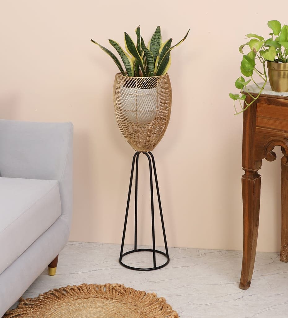 long-stiripes-metal-planter-stand1
