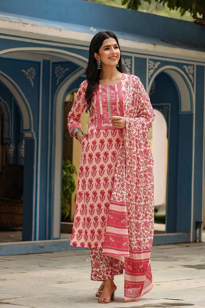 pink-cotton-blend-floral-printed-straight-suit-set-vkskd11541