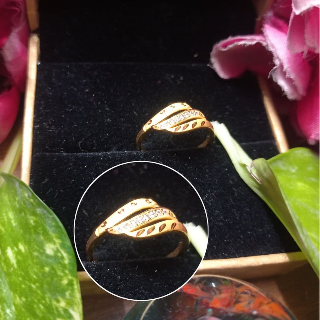 gold-plated-designer-ring-for-women-with-elegant-zircon-stone-–-adjustable-&-stylish1