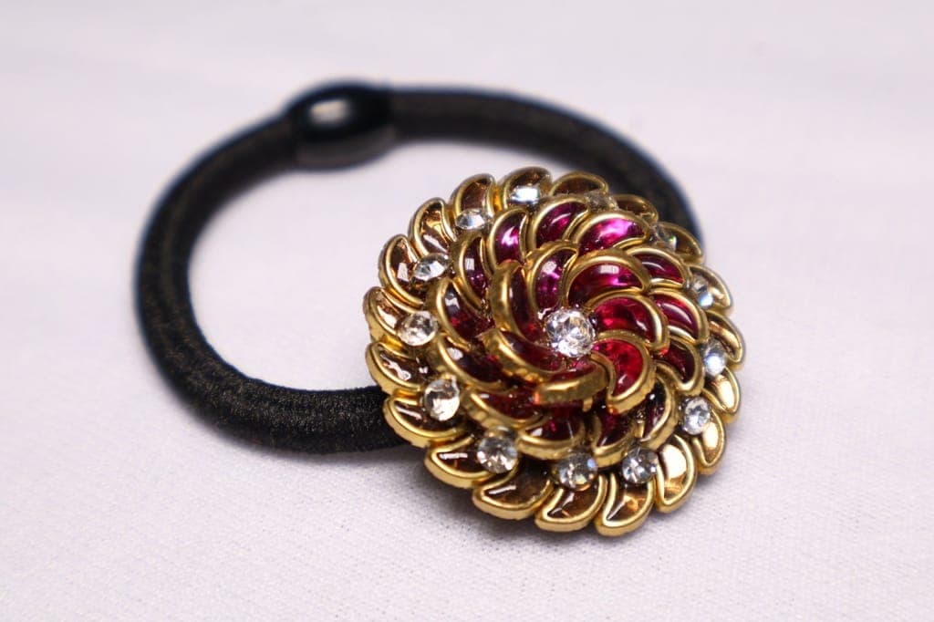 golden-floral-hair-tie-with-red-&-white-stones-–-stylish-elastic-band1