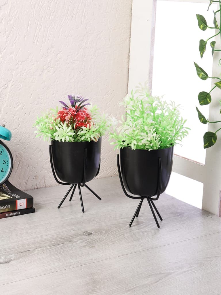 black-metal-planter-with-stand-set-of-21