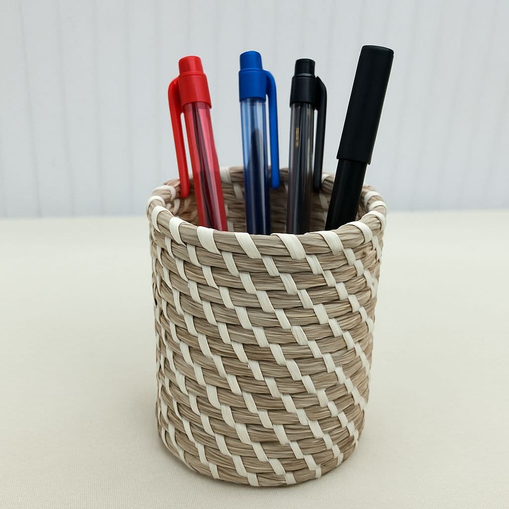 handwoven-tigergrass-pen-stand1